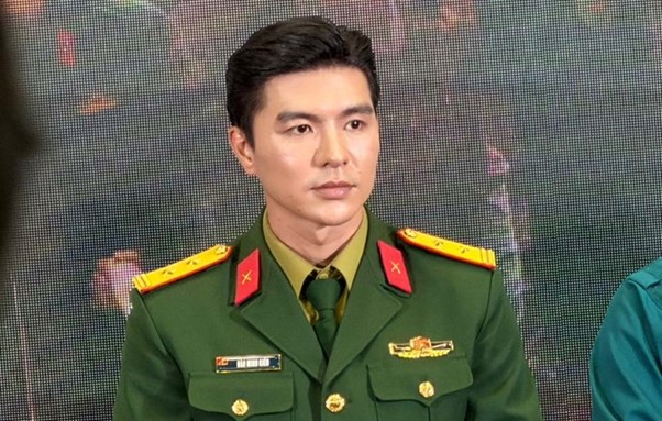 Mỹ nam hot nhất "Mưa đỏ" gây sốt khi vào vai trung tá trong phim giờ vàng VTV - Ảnh 4.