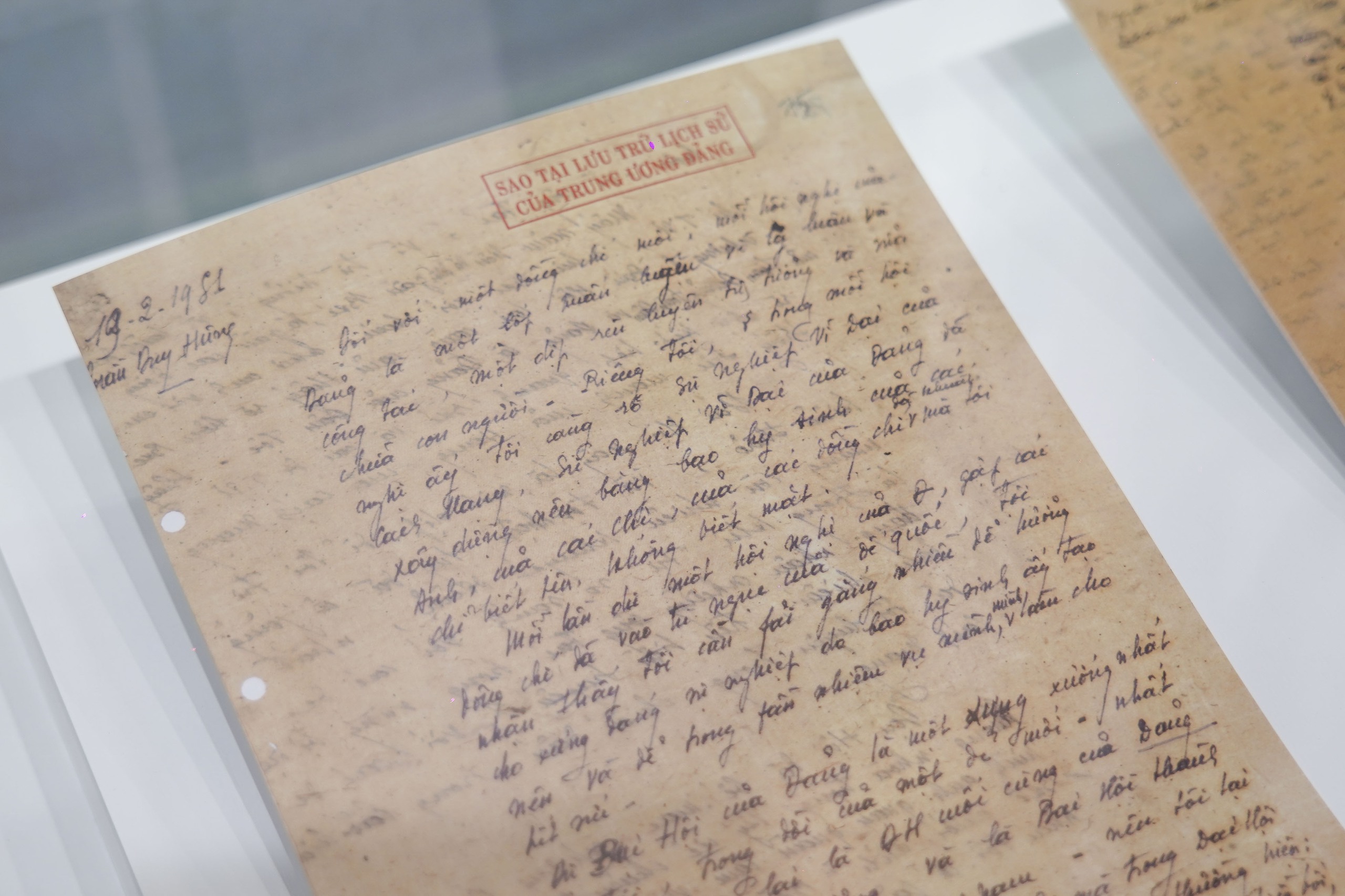 Nh&igrave;n lại lịch sử vẻ vang của Đảng th&ocirc;ng qua triển l&atilde;m c&aacute;c kỳ Đại hội - Ảnh 5.