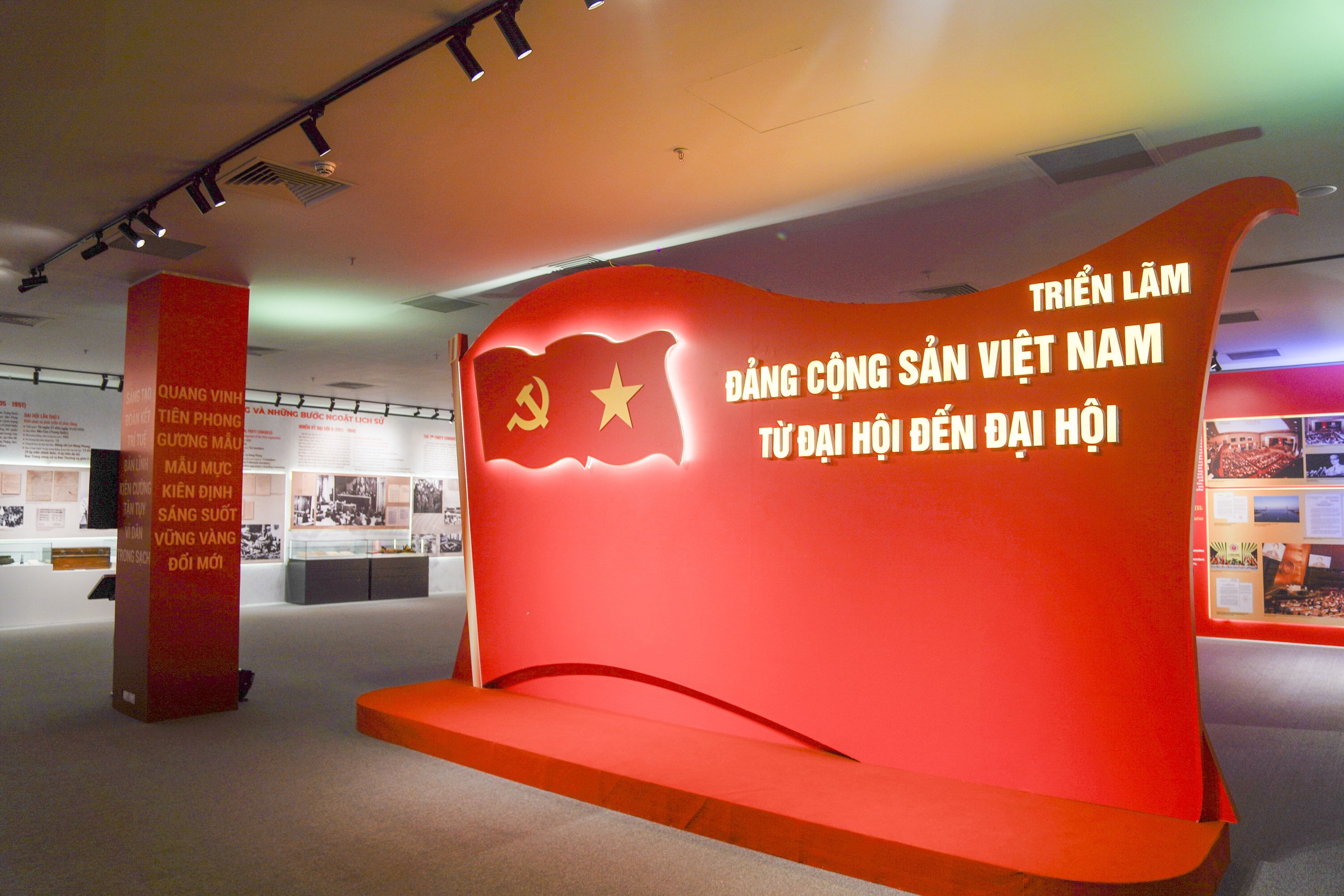 Nhìn lại lịch sử vẻ vang của Đảng thông qua triển lãm các kỳ Đại hội - Ảnh 1.