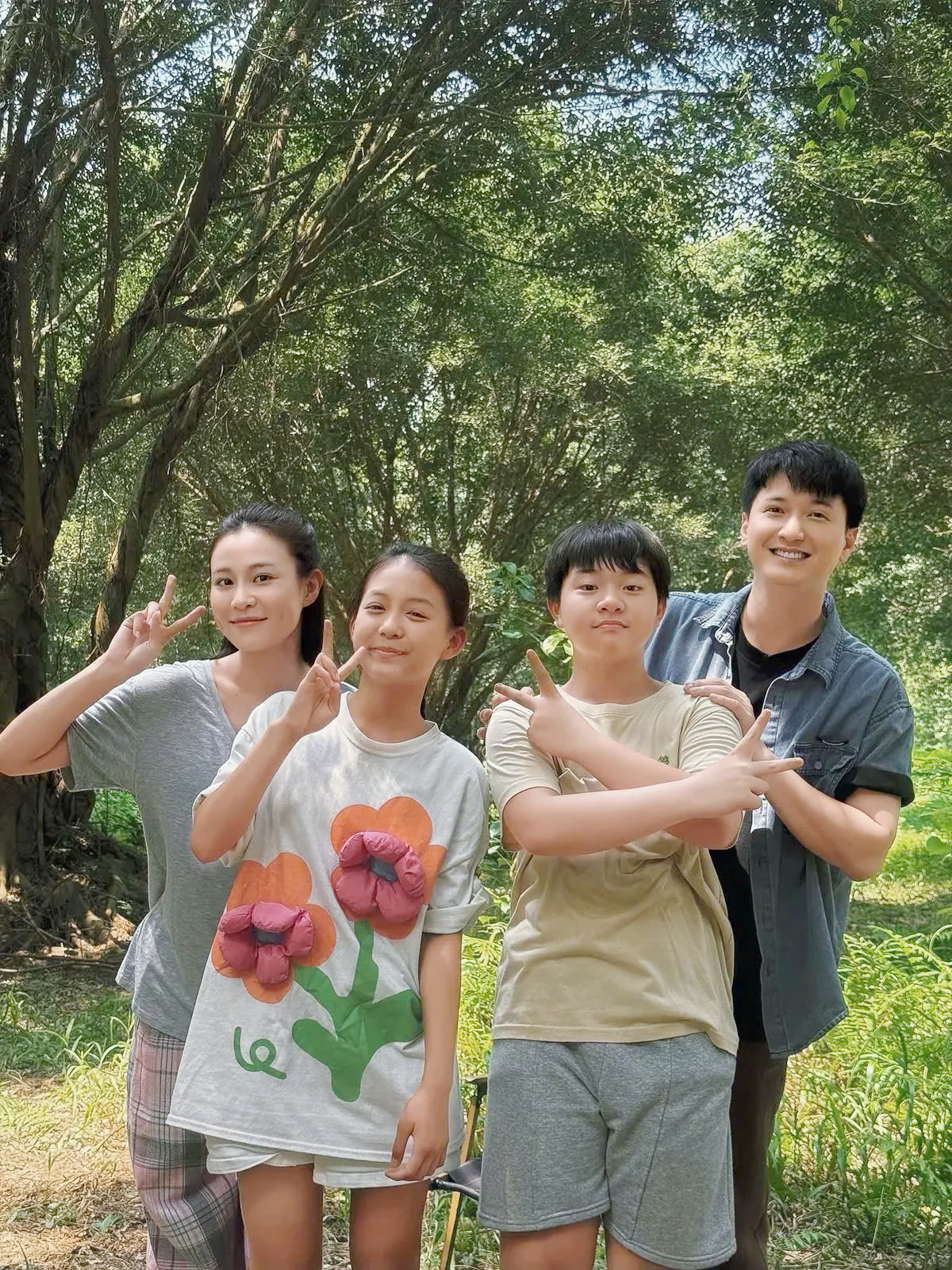 Nút thắt giữa tình bạn, tình yêu, quá khứ và hiện tại… vẫn là ẩn số trong "Cách em 1 milimet"? - Ảnh 2.