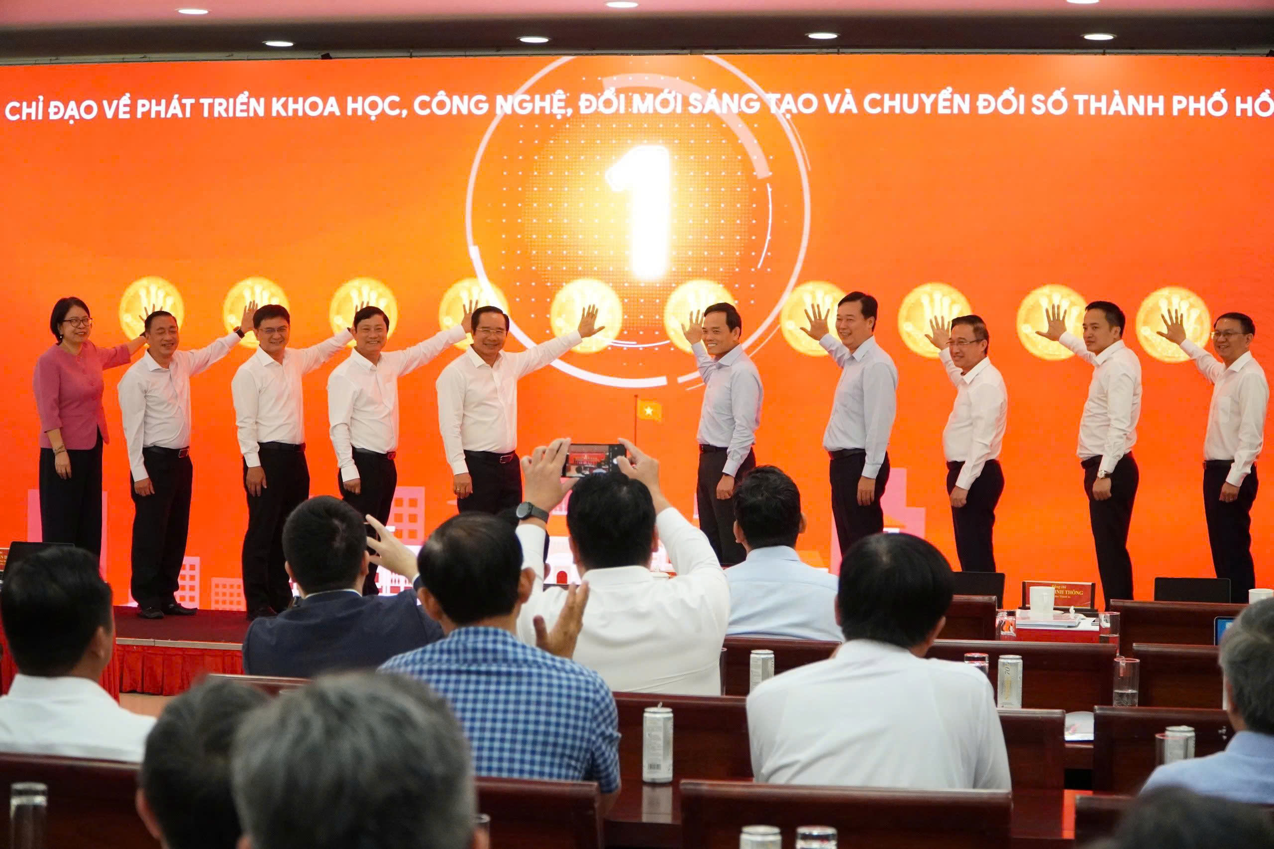 Bí thư Trần Lưu Quang: Không tháo gỡ điểm nghẽn, Tp.HCM sẽ chậm chân trong kỷ nguyên số - Ảnh 4.