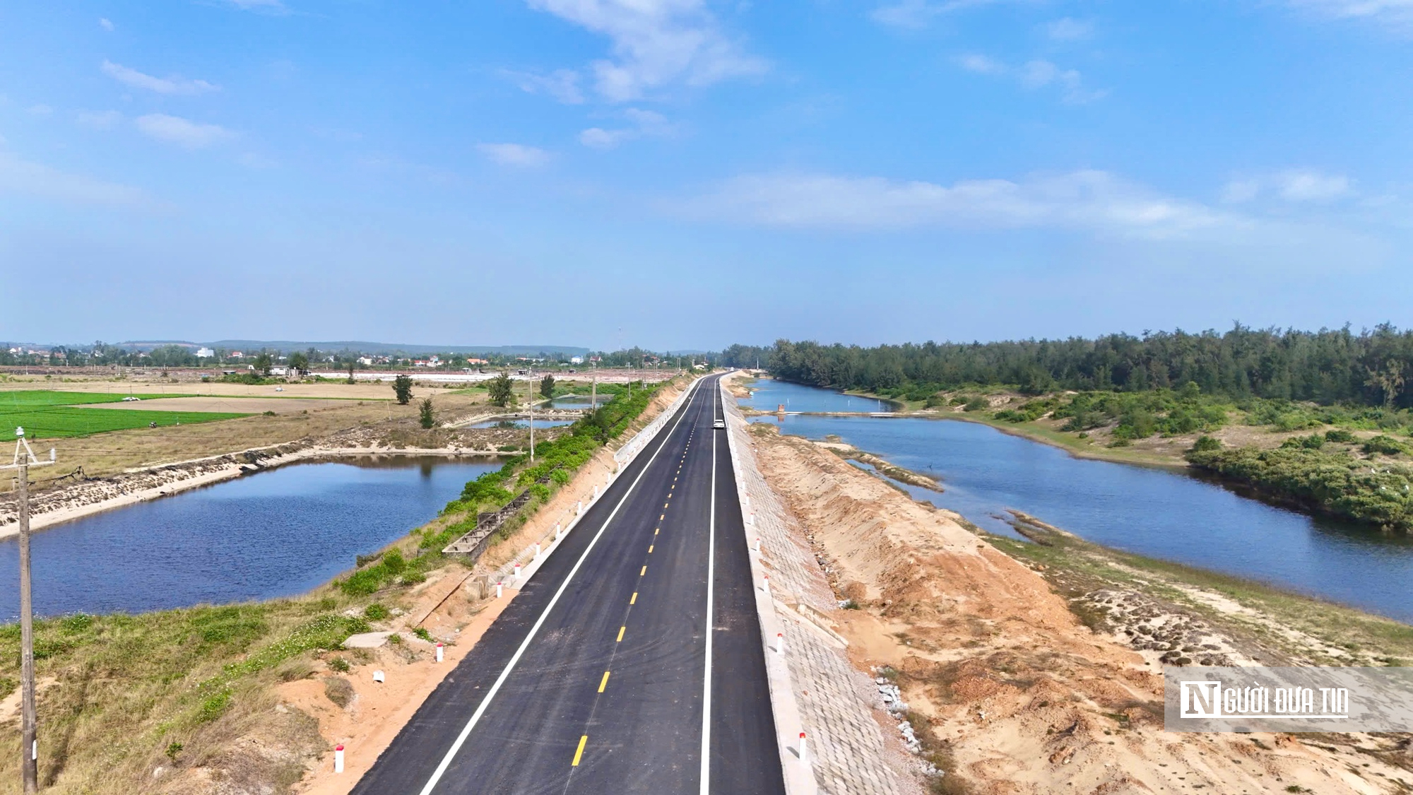 Cận cảnh tuyến đường ven biển 152 tỉ đồng sắp th&ocirc;ng xe ở Quảng Ng&atilde;i- Ảnh 2.