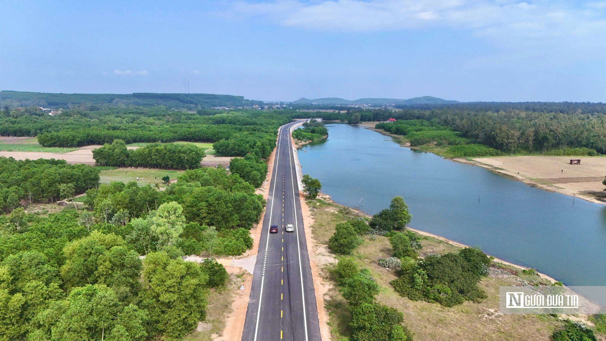 Cận cảnh tuyến đường ven biển 152 tỉ đồng sắp th&ocirc;ng xe ở Quảng Ng&atilde;i- Ảnh 6.