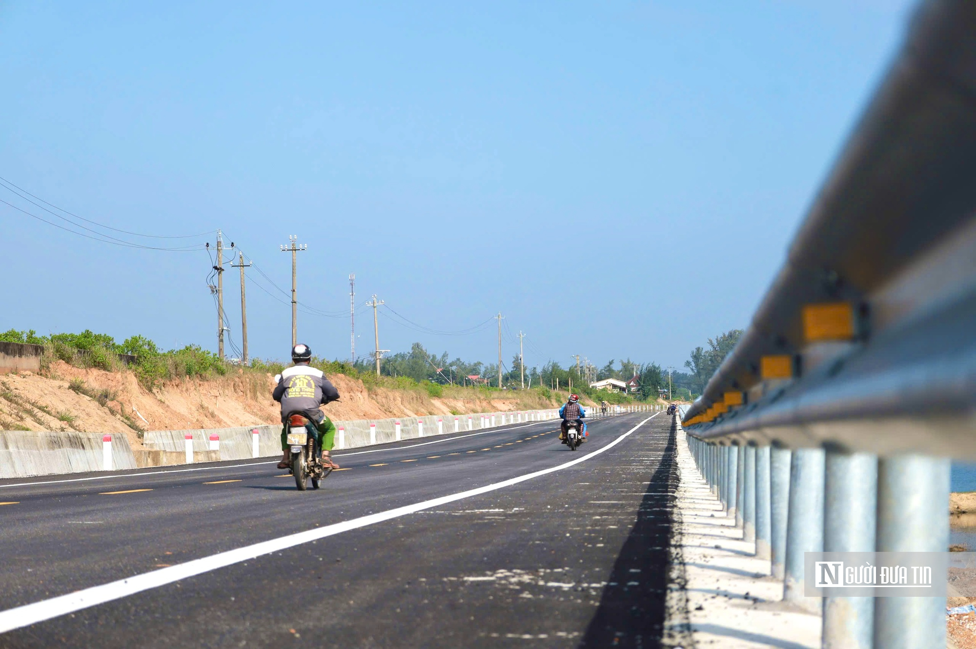 Cận cảnh tuyến đường ven biển 152 tỉ đồng sắp th&ocirc;ng xe ở Quảng Ng&atilde;i- Ảnh 9.