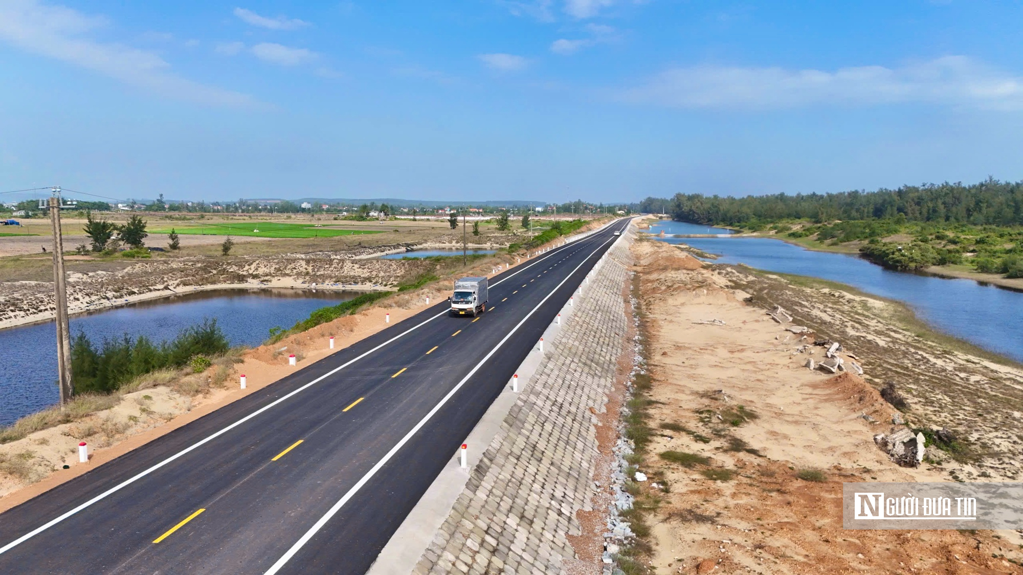 Cận cảnh tuyến đường ven biển 152 tỉ đồng sắp th&ocirc;ng xe ở Quảng Ng&atilde;i- Ảnh 10.