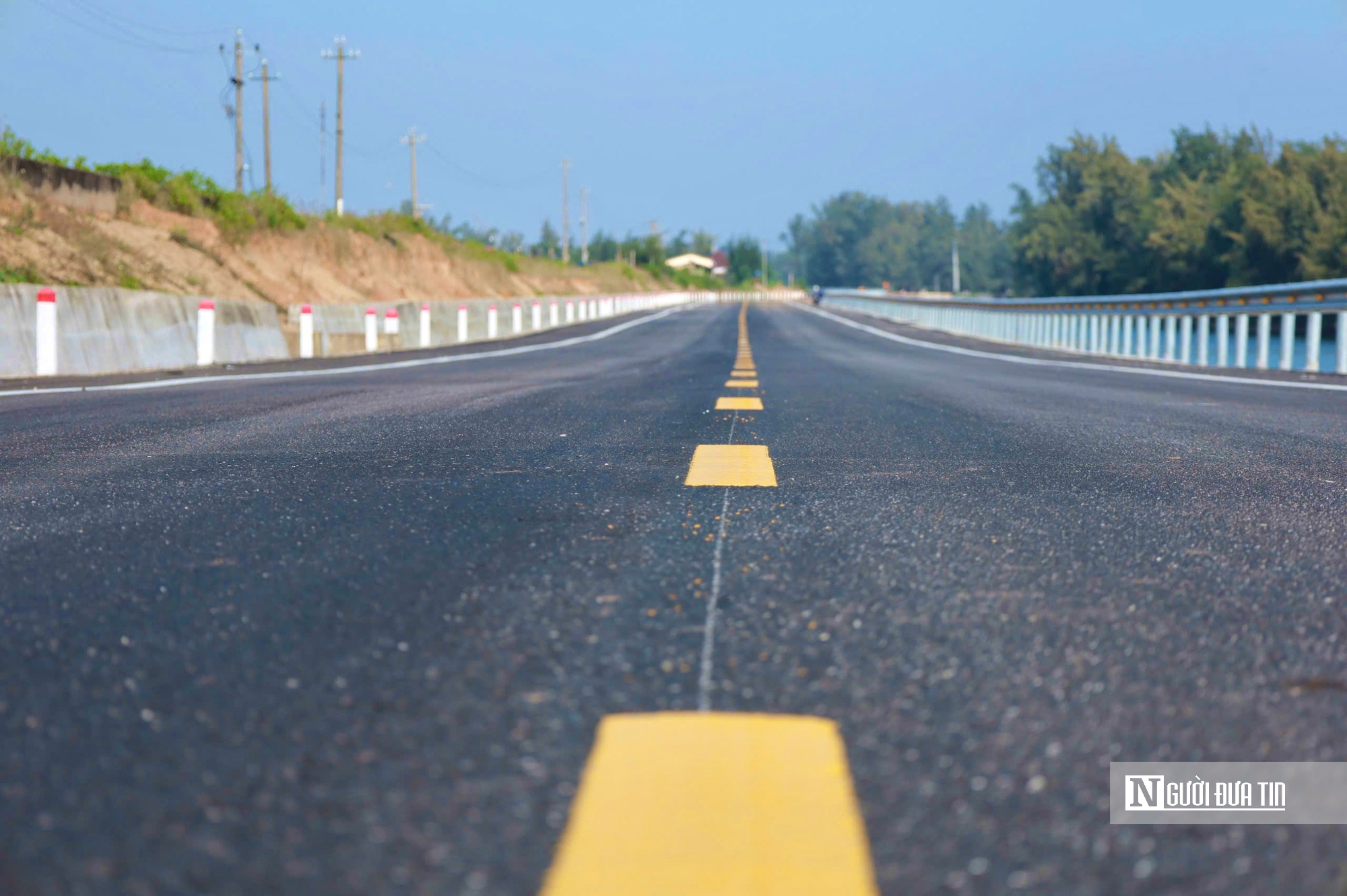 Cận cảnh tuyến đường ven biển 152 tỉ đồng sắp th&ocirc;ng xe ở Quảng Ng&atilde;i- Ảnh 11.