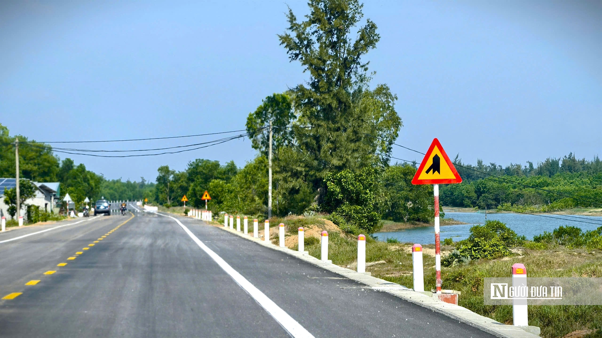 Cận cảnh tuyến đường ven biển 152 tỉ đồng sắp thông xe ở Quảng Ngãi- Ảnh 4.