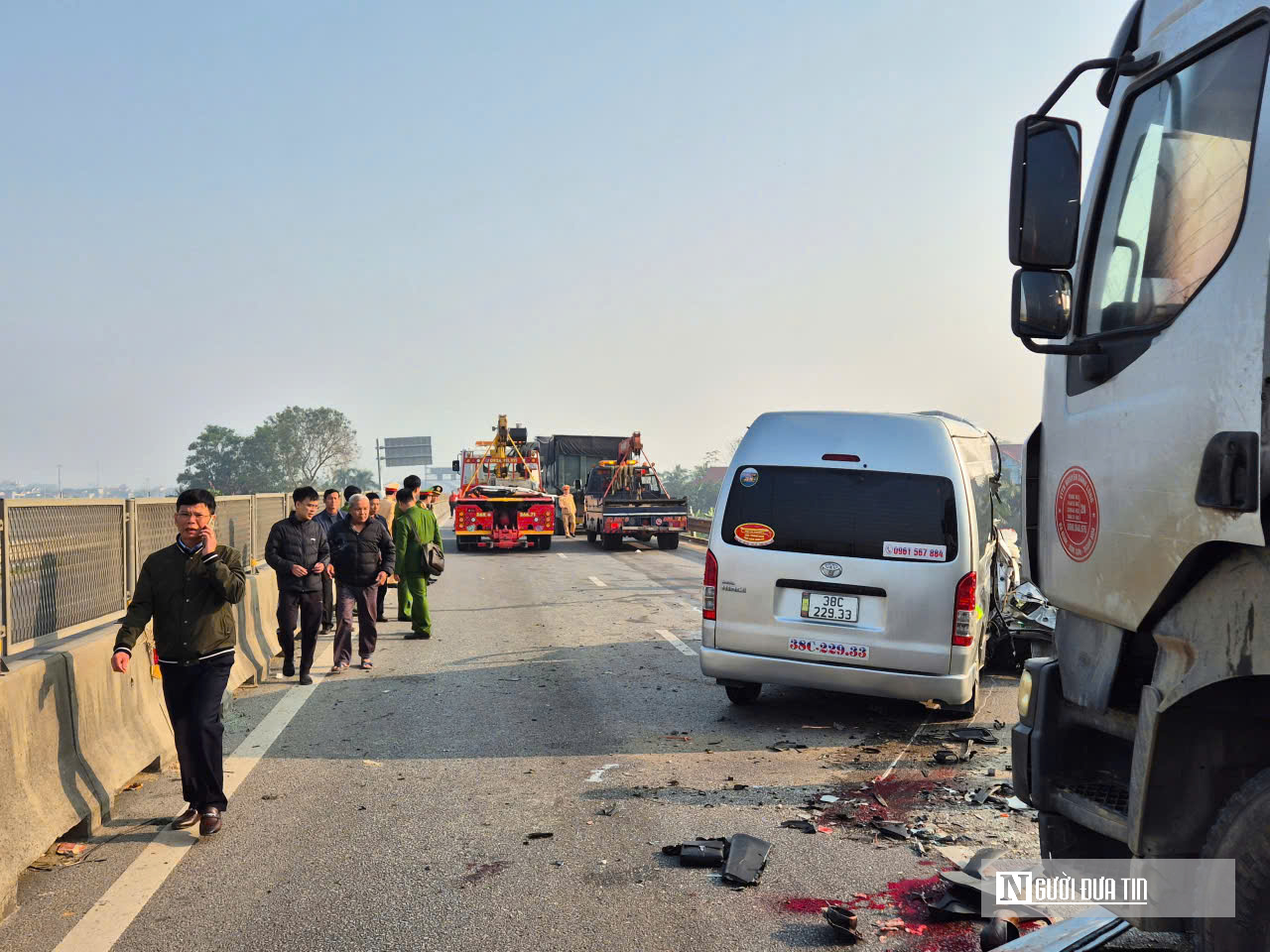 Cao tốc Mai Sơn - quốc lộ 45 đã thông tuyến sau vụ tai nạn 4 người tử vong, 5 người bị thương- Ảnh 2.