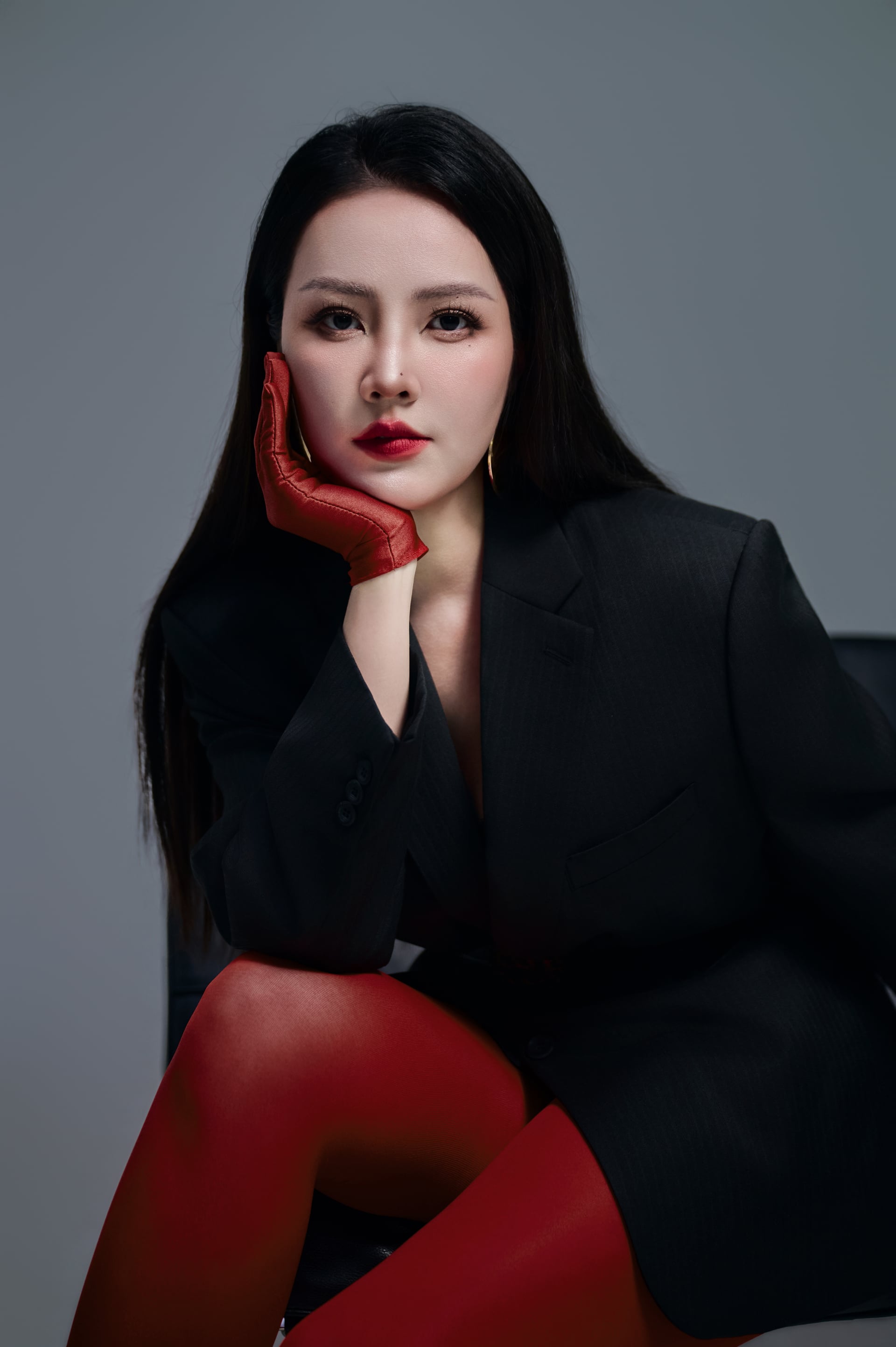 &Aacute; hậu Thụy V&acirc;n nổi bất với phong c&aacute;ch mới ở tuổi U40 - Ảnh 1.