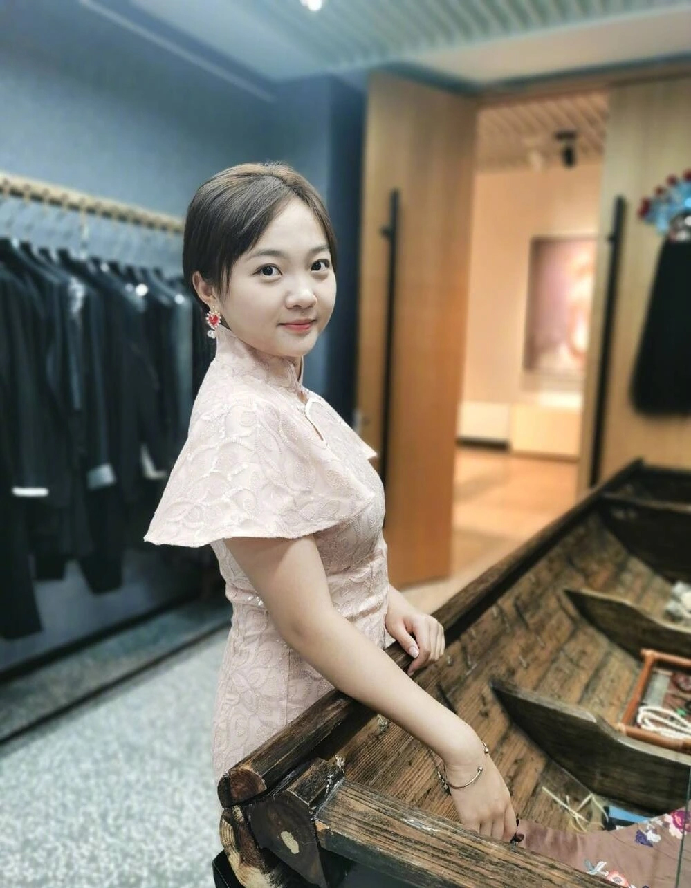 Sao nhí từng "hát nhép" tại Olympic Bắc Kinh 2008: Từ bỏ nghệ thuật, sống bình dị- Ảnh 4.