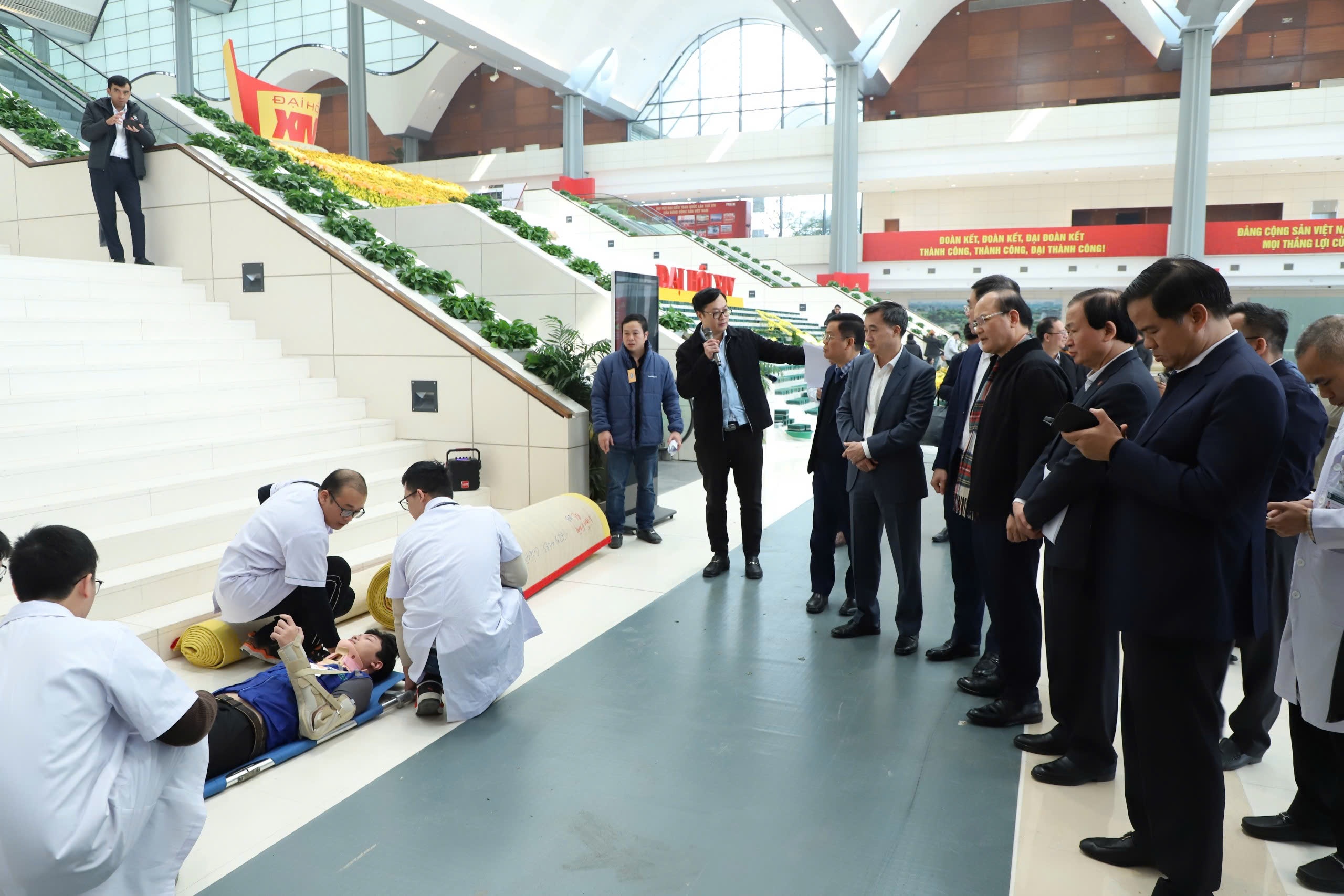 Hơn 300 cán bộ y tế phục vụ Đại hội XIV của Đảng- Ảnh 3. Hơn 300 cán bộ y tế phục vụ Đại hội XIV của Đảng- Ảnh 3.