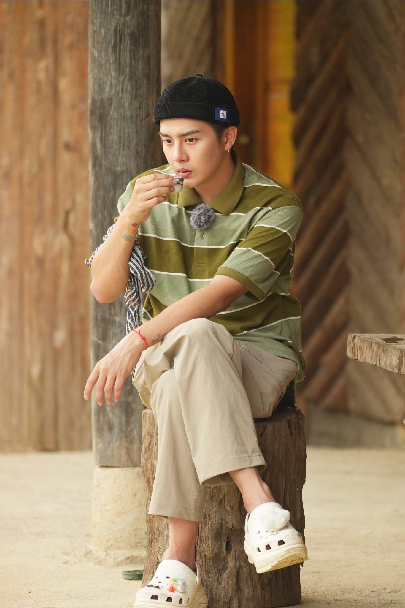 "Cây hài đa sắc màu"- Duy khánh: Quá khứ từng nằm liệt giường vì bệnh tim, phải sống chung với thanh sắt dài hơn 30cm - Ảnh 8.