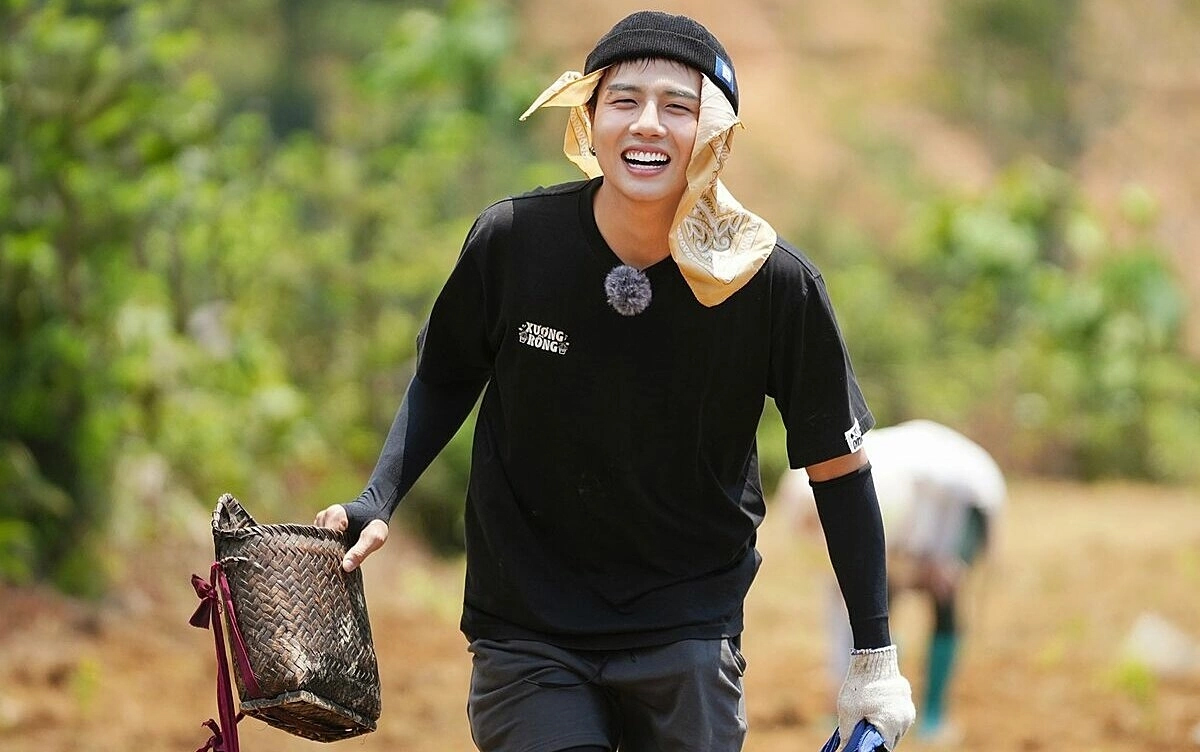 "Cây hài đa sắc màu"- Duy khánh: Quá khứ từng nằm liệt giường vì bệnh tim, phải sống chung với thanh sắt dài hơn 30cm - Ảnh 5.