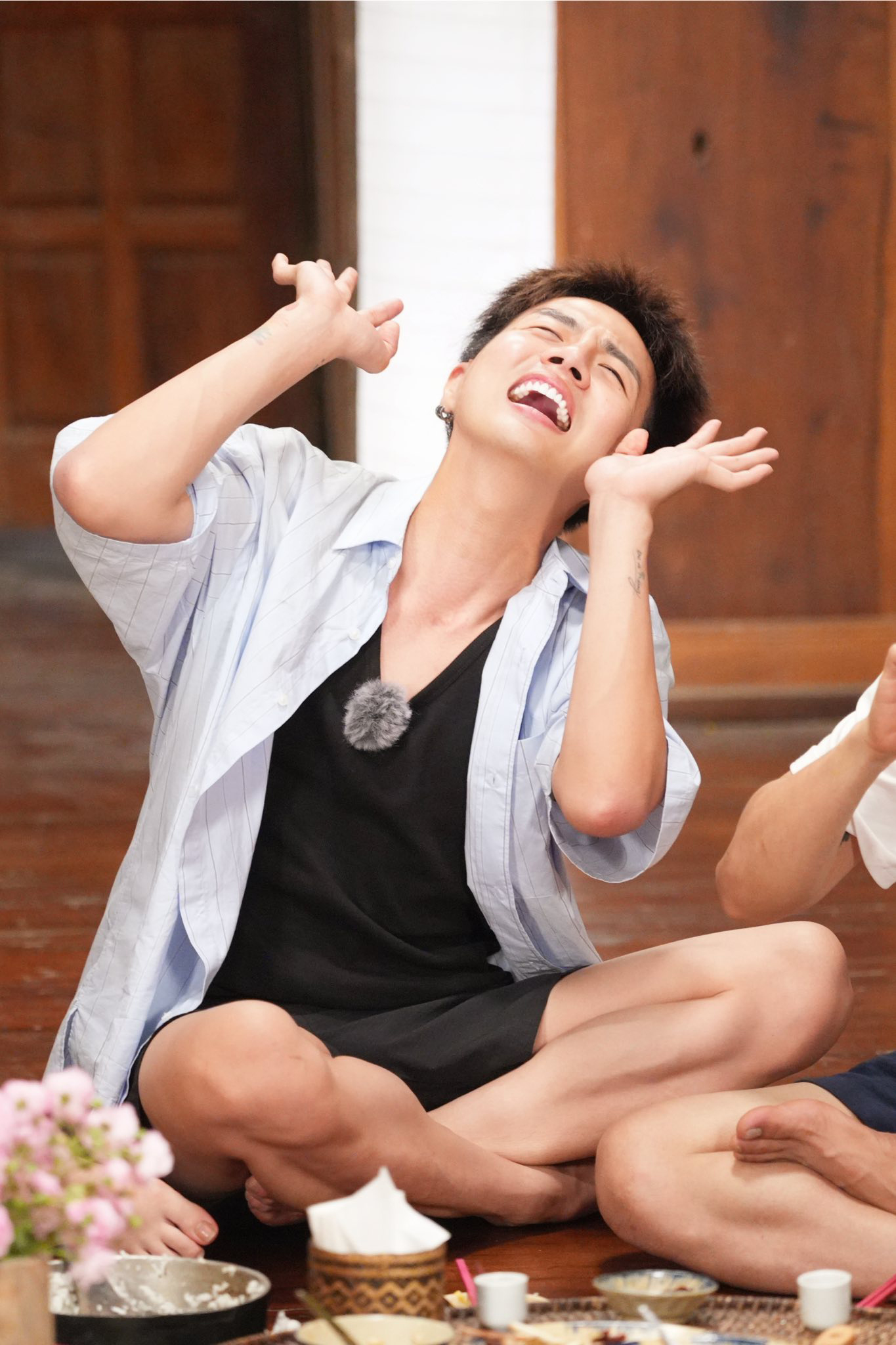 "Cây hài đa sắc màu"- Duy khánh: Quá khứ từng nằm liệt giường vì bệnh tim, phải sống chung với thanh sắt dài hơn 30cm - Ảnh 7.