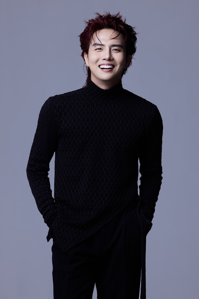 "C&acirc;y h&agrave;i đa sắc m&agrave;u"- Duy kh&aacute;nh: Qu&aacute; khứ từng nằm liệt giường v&igrave; bệnh tim, phải sống chung với thanh sắt d&agrave;i hơn 30cm - Ảnh 4.