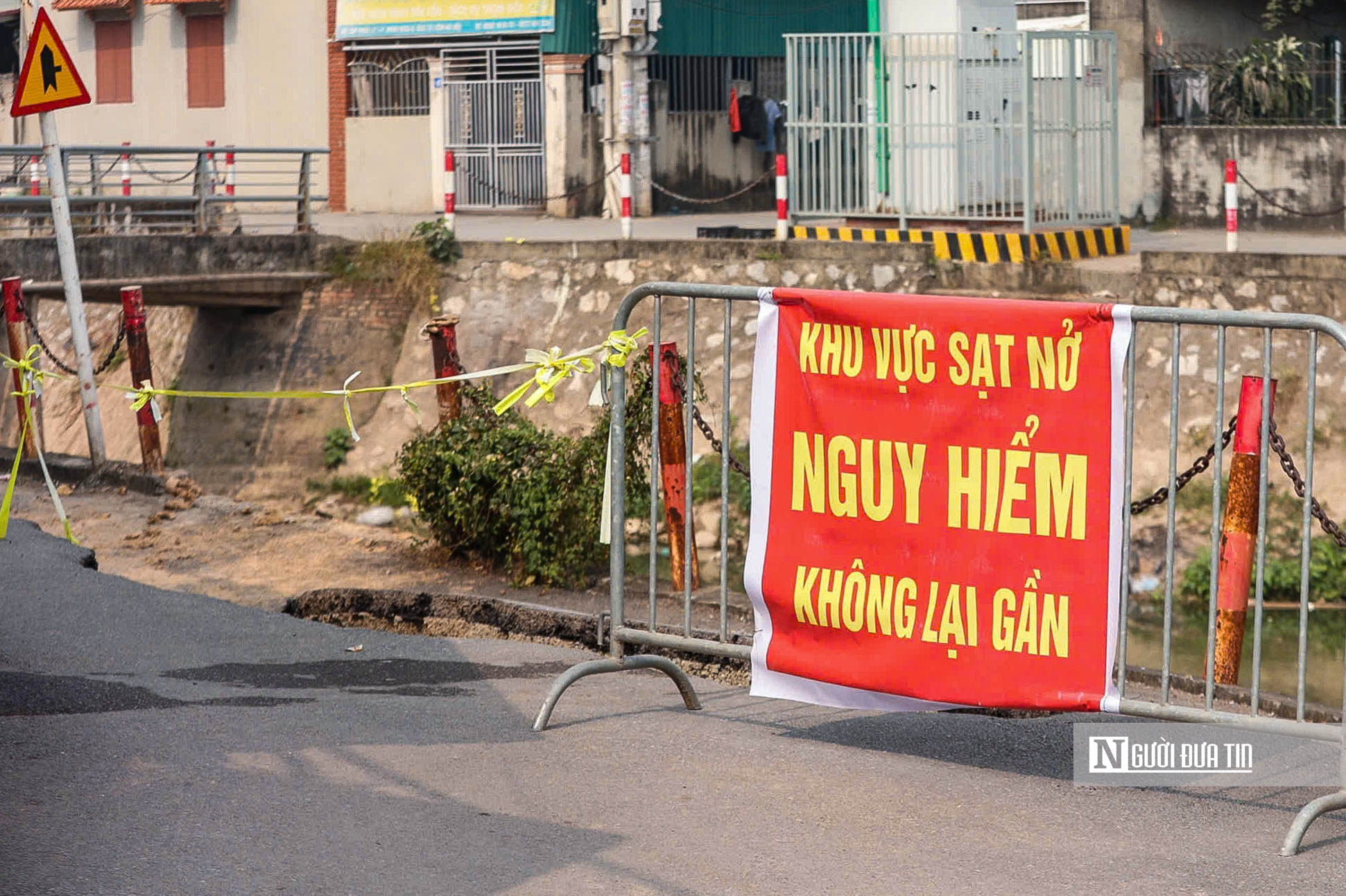 H&agrave; Nội: Cận cảnh vị tr&iacute; sạt lở tr&ecirc;n đ&ecirc; s&ocirc;ng Pheo - Ảnh 7.