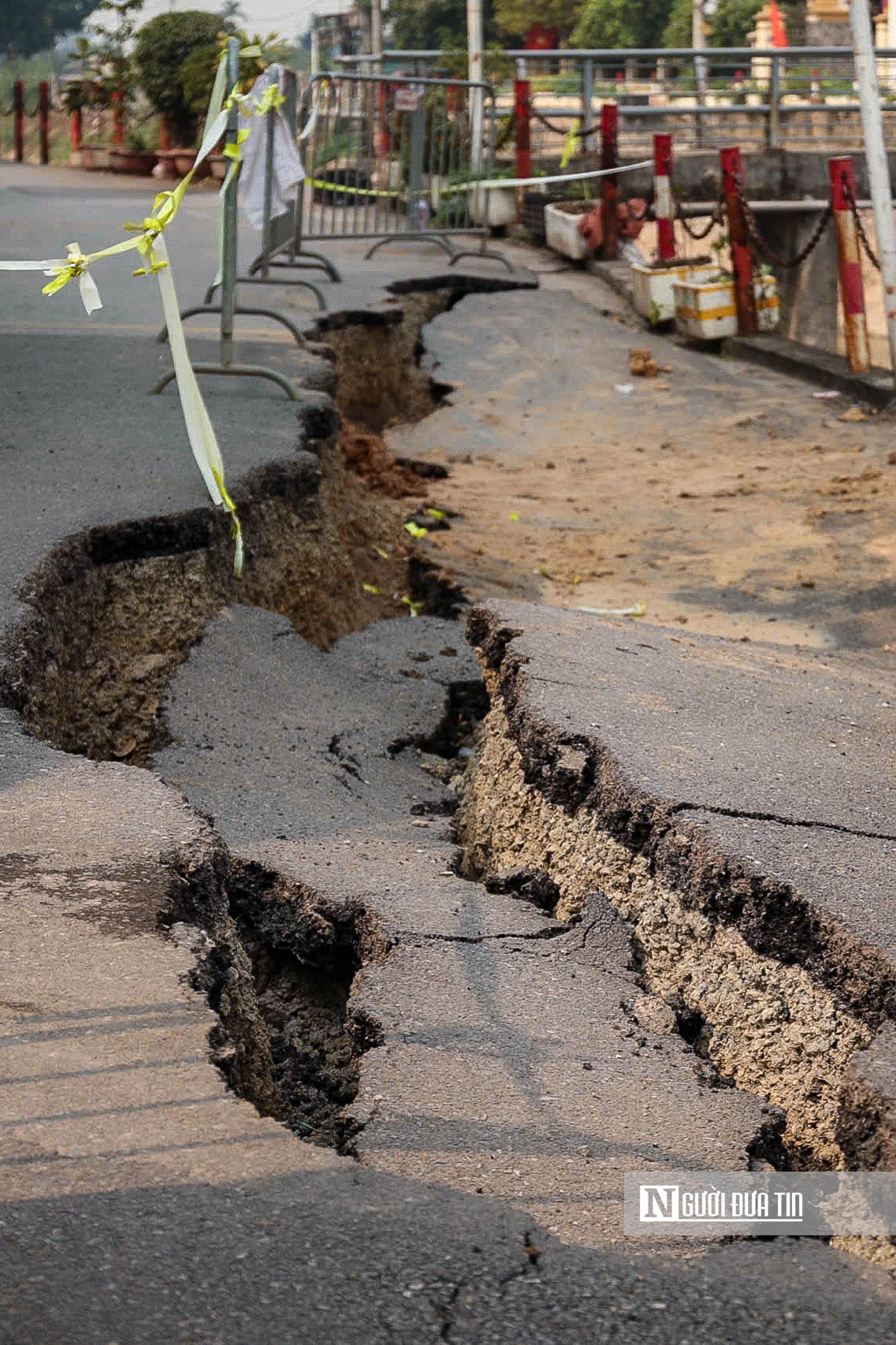 H&agrave; Nội: Cận cảnh vị tr&iacute; sạt lở tr&ecirc;n đ&ecirc; s&ocirc;ng Pheo - Ảnh 6.