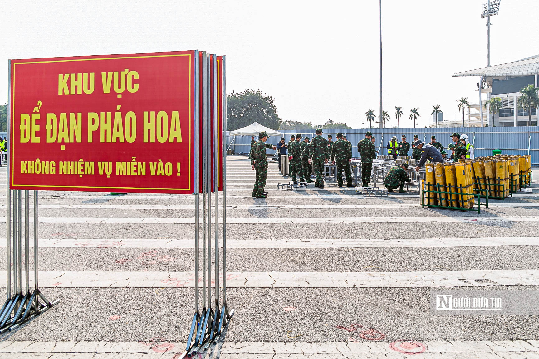 B&ecirc;n trong trận địa ph&aacute;o ch&agrave;o mừng th&agrave;nh c&ocirc;ng Đại hội XIV của Đảng  - Ảnh 3.