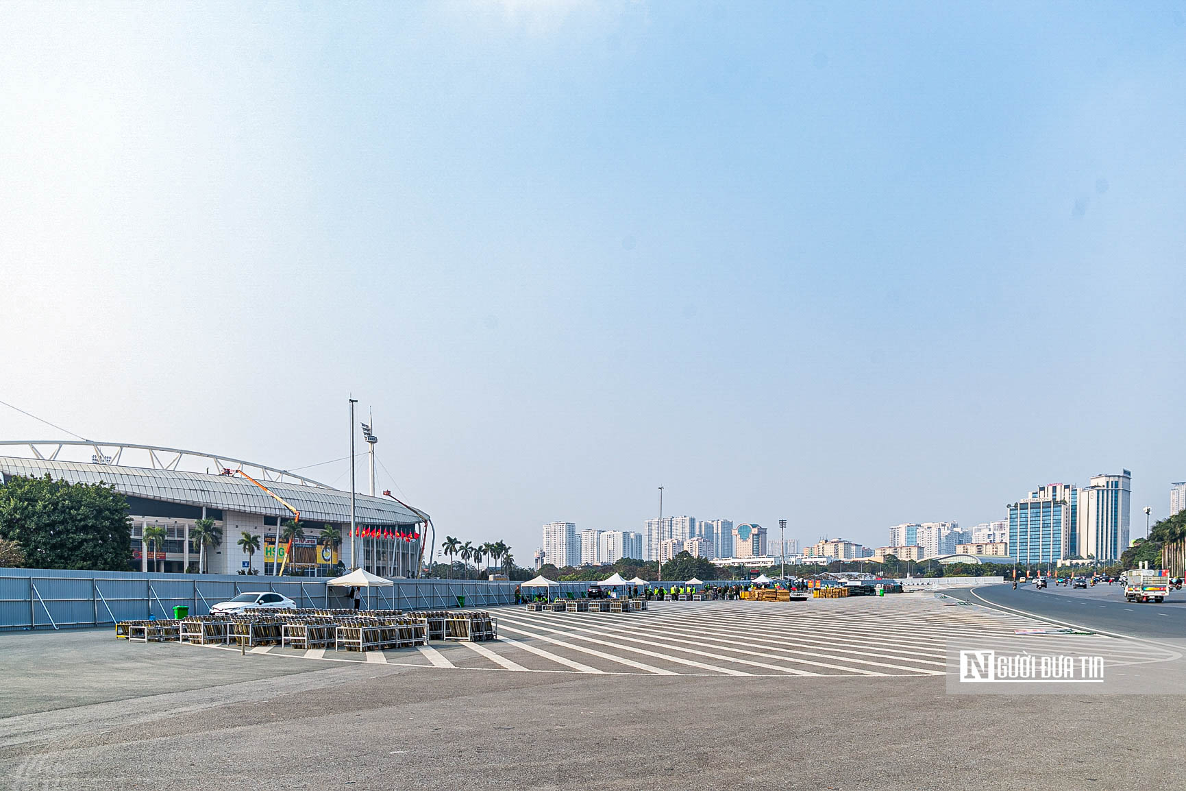 B&ecirc;n trong trận địa ph&aacute;o ch&agrave;o mừng th&agrave;nh c&ocirc;ng Đại hội XIV của Đảng  - Ảnh 2.