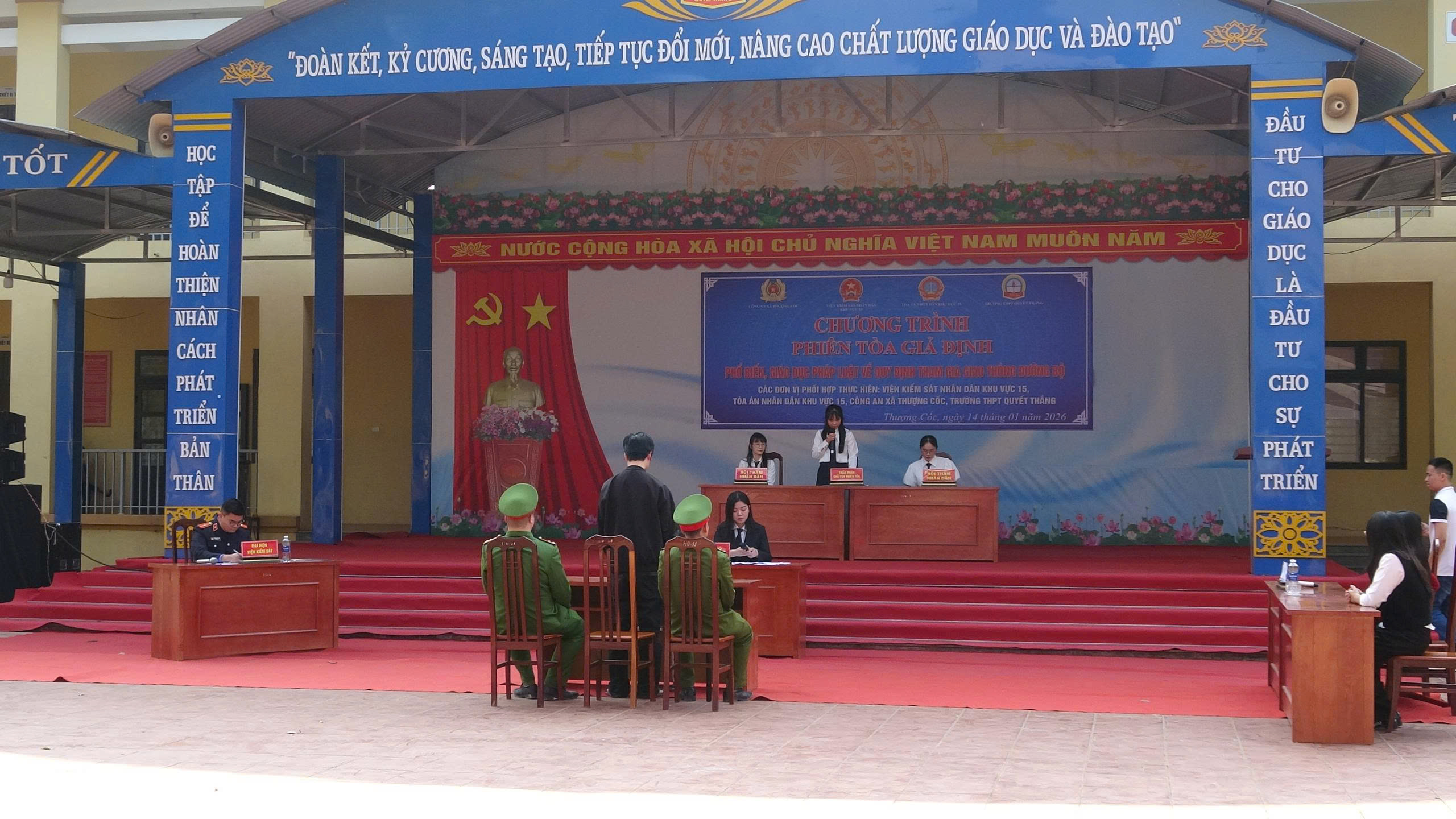 VKSND khu vực 15 giúp nâng cao nhận thức pháp luật về an toàn giao thông- Ảnh 2. VKSND khu vực 15 giúp nâng cao nhận thức pháp luật về an toàn giao thông- Ảnh 2.