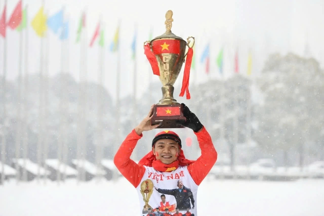 "Cổ động viên nhiệt thành bậc nhất": Chi 150 triệu đồng bay sang Saudi Arabia cổ vũ U23 Việt Nam - Ảnh 4.