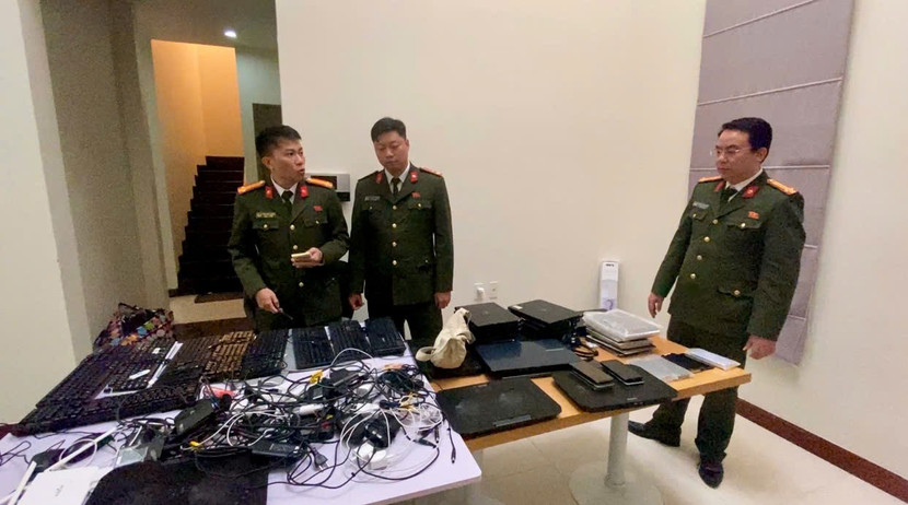 Bất ngờ đột k&iacute;ch 2 biệt thự hạng sang, đ&aacute;nh sập ổ nh&oacute;m lừa đảo người H&agrave;n Quốc- Ảnh 2.