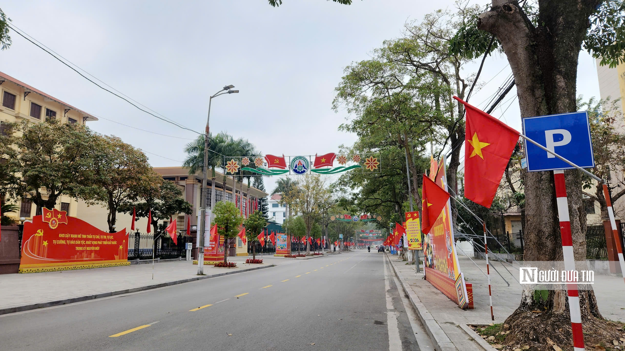 Kh&iacute; thế Đại hội XIV lan tỏa, Lạng Sơn rực rỡ cờ hoa- Ảnh 4.