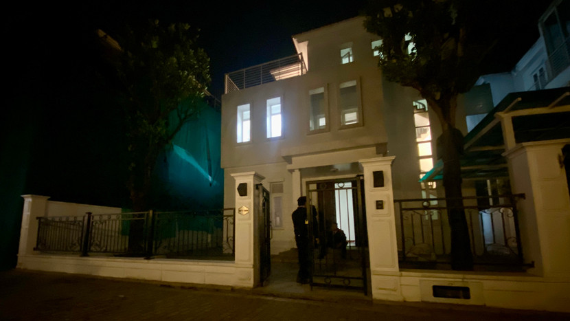 Bất ngờ đột k&iacute;ch 2 biệt thự hạng sang, đ&aacute;nh sập ổ nh&oacute;m lừa đảo người H&agrave;n Quốc- Ảnh 1.