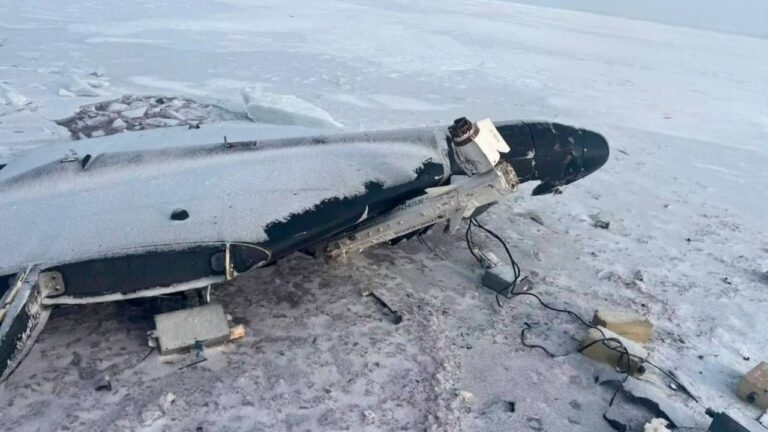 Geran-4 mang tên lửa R-60M: UAV Nga bước sang thế hệ chiến thuật mới - Ảnh 1.