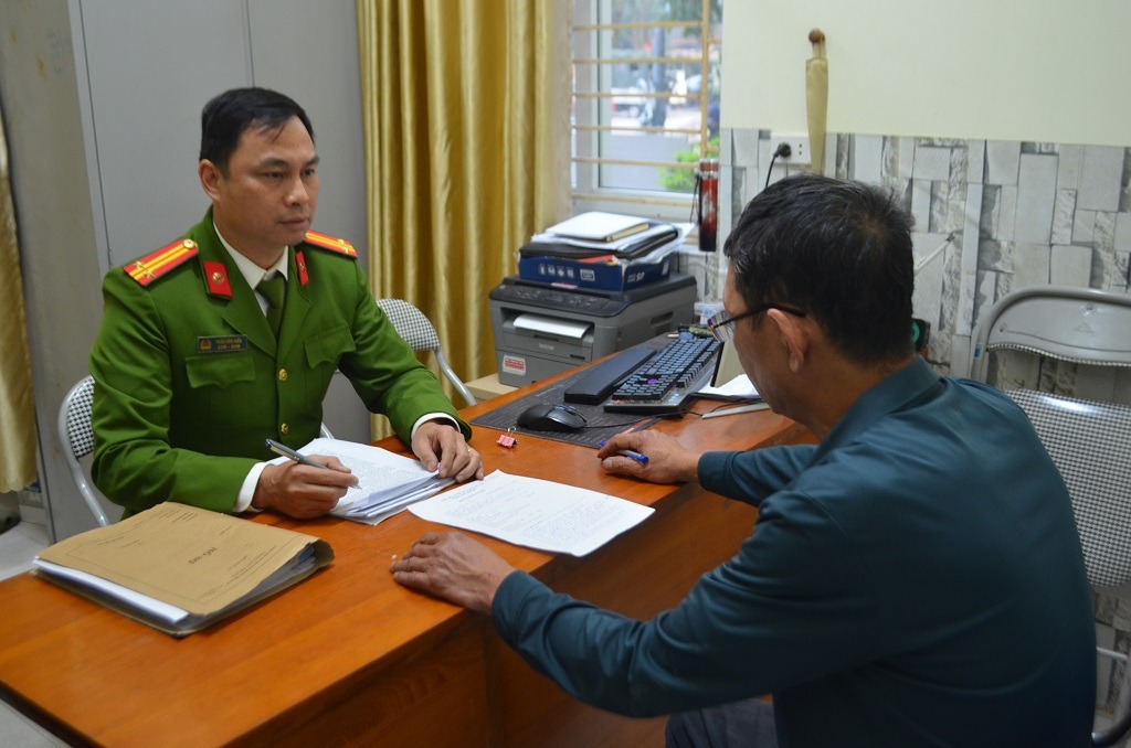 Vụ ô tô bị đập phá ở Nghệ An: Bất ngờ danh tính thủ phạm- Ảnh 1.