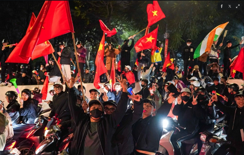 Đêm rực lửa ở Hà Nội, Tp.HCM mừng U23 Việt Nam vào bán kết U23 châu Á - Ảnh 6.