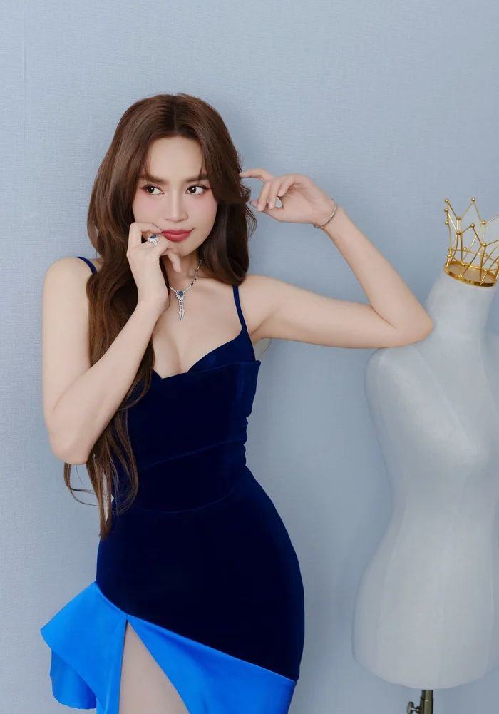 "Ngọc nữ" Vbiz thả dáng khiến fan "thót tim" - Ảnh 4.