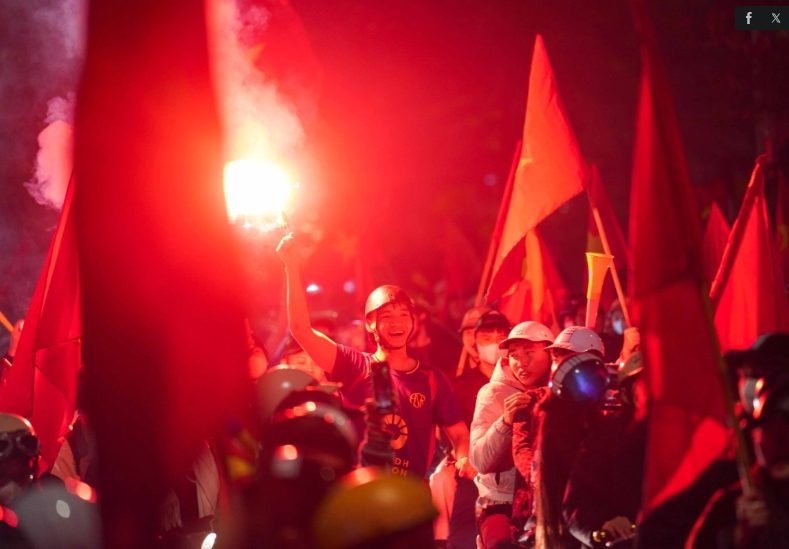 Đêm rực lửa ở Hà Nội, Tp.HCM mừng U23 Việt Nam vào bán kết U23 châu Á - Ảnh 8.