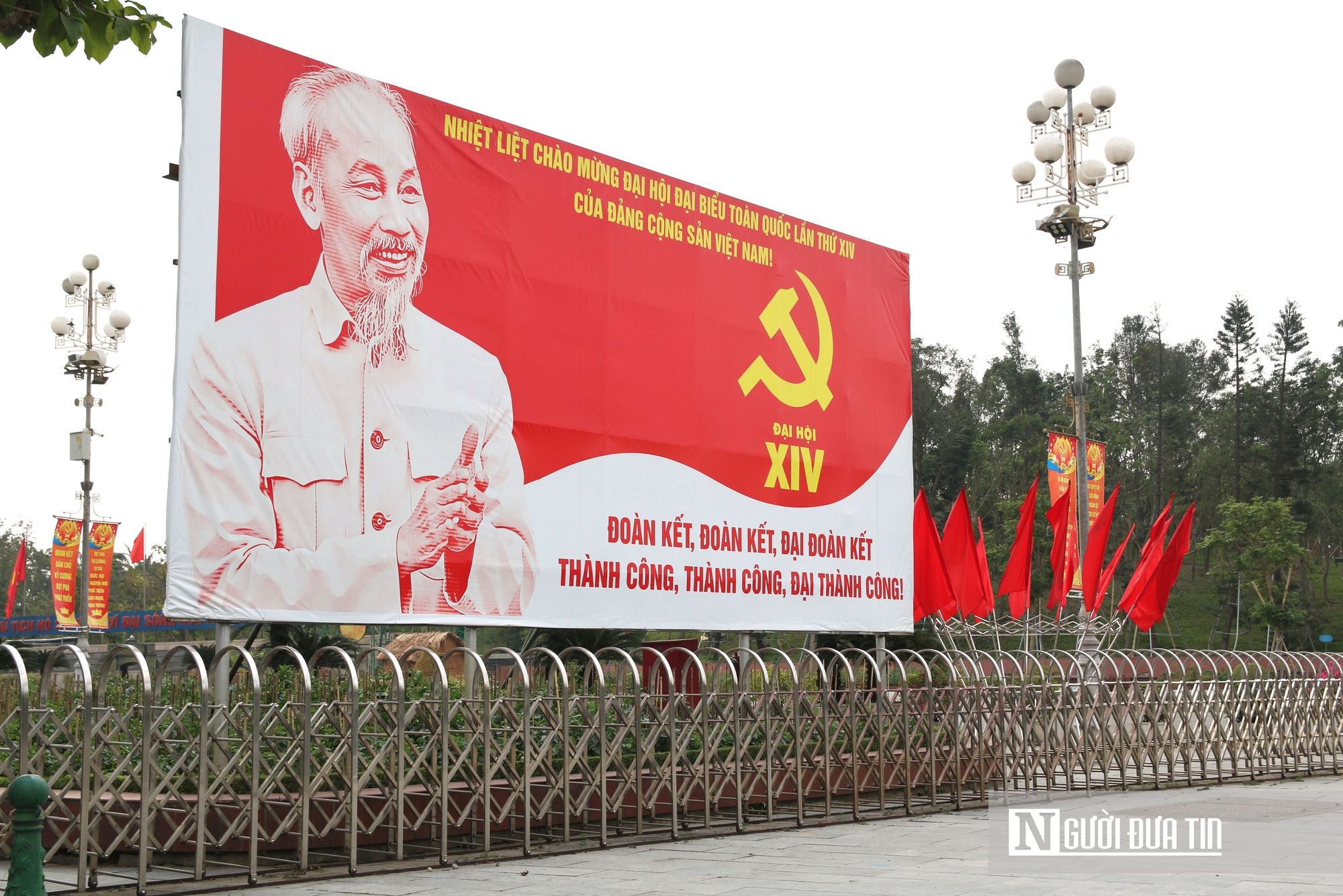 Đường phố qu&ecirc; hương B&aacute;c Hồ rực rỡ cờ hoa ch&agrave;o mừng Đại hội XIV của Đảng - Ảnh 6.