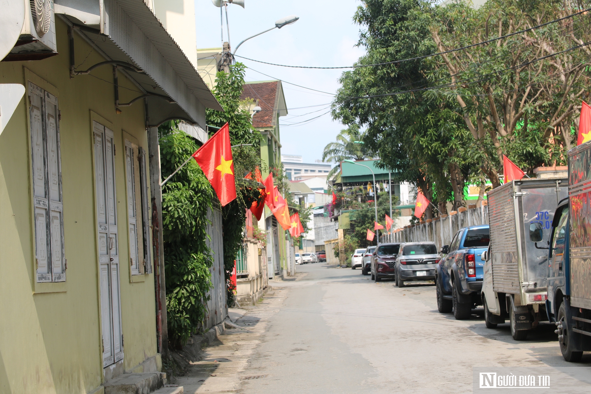 Đường phố qu&ecirc; hương B&aacute;c Hồ rực rỡ cờ hoa ch&agrave;o mừng Đại hội XIV của Đảng - Ảnh 11.