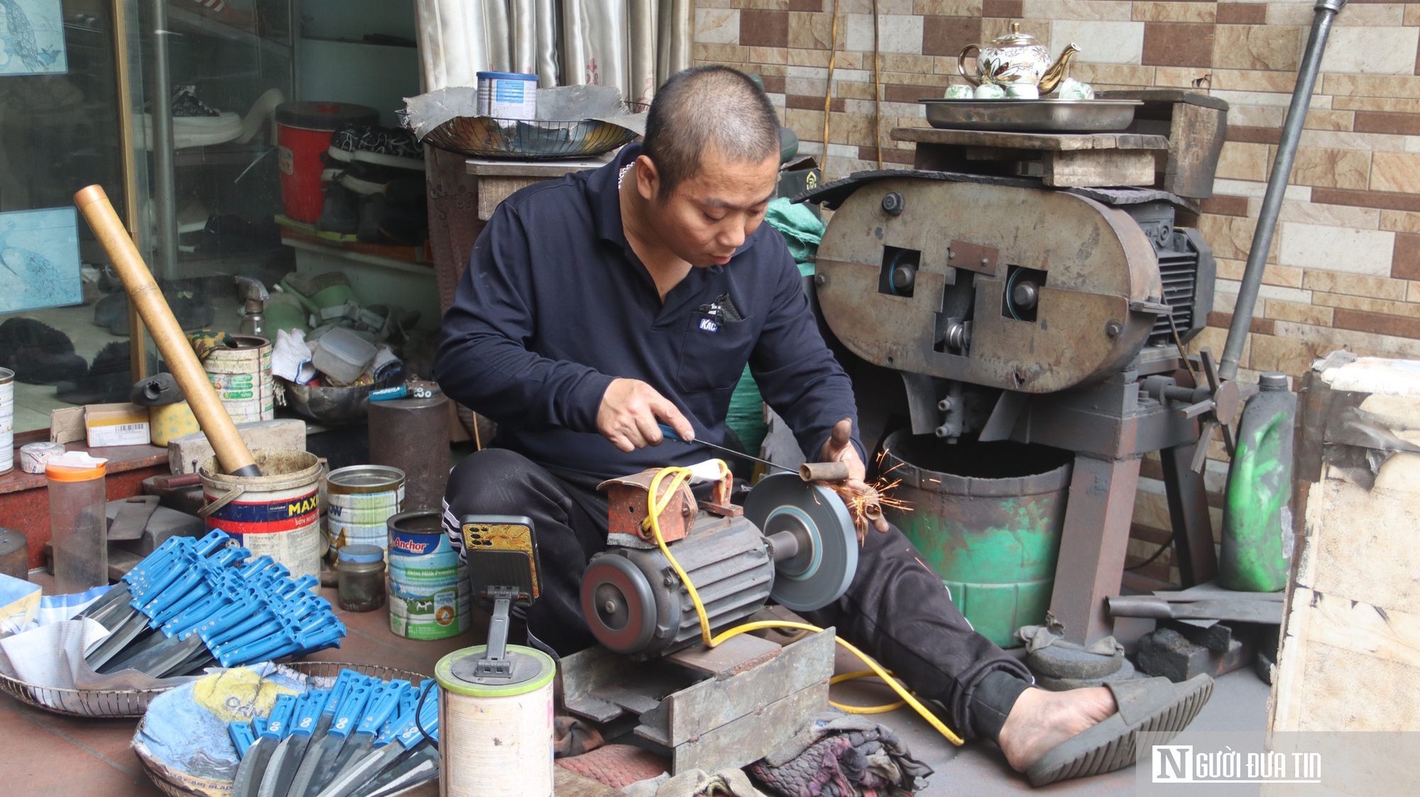 Làng nghề trăm tuổi giữa Thủ đô đón "làn gió mới"- Ảnh 3.