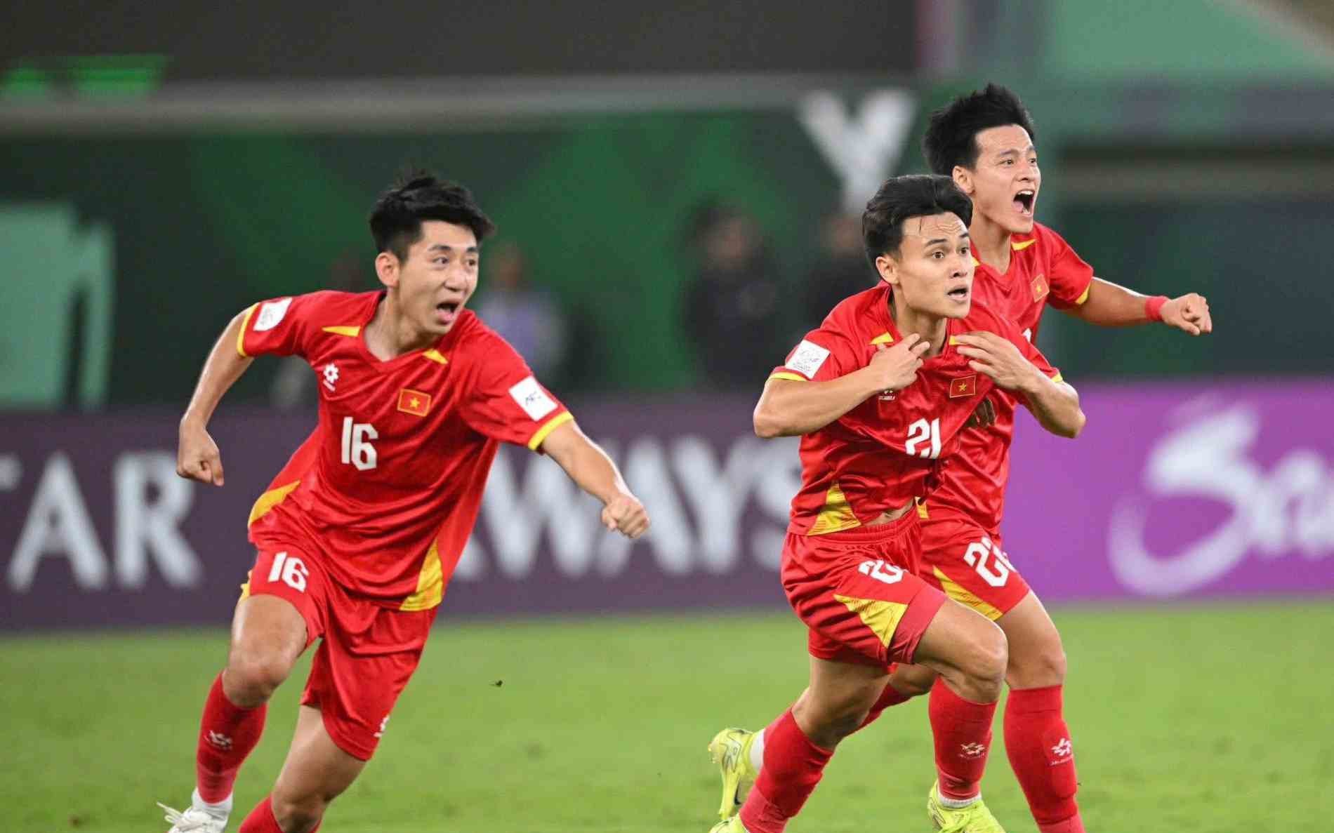 U23 Việt Nam - U23 Trung Quốc: Đội Việt Nam tr&ecirc;n đường t&aacute;i lập kỳ t&iacute;ch "v&agrave;ng" - Ảnh 3.