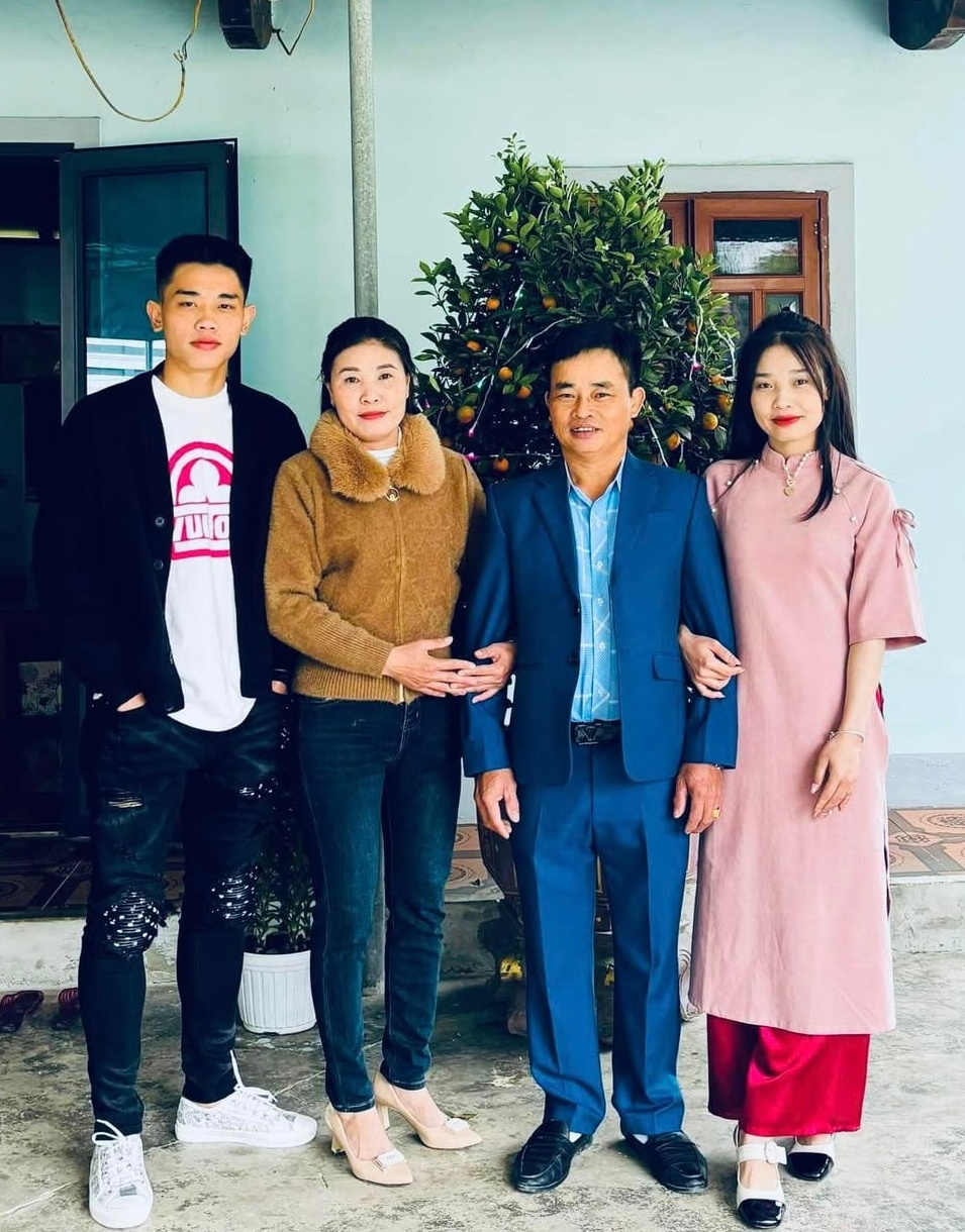 Tiền vệ Nguyễn Đình Bắc: Cực đơn giản mà chất giữa đời thường- Ảnh 16.