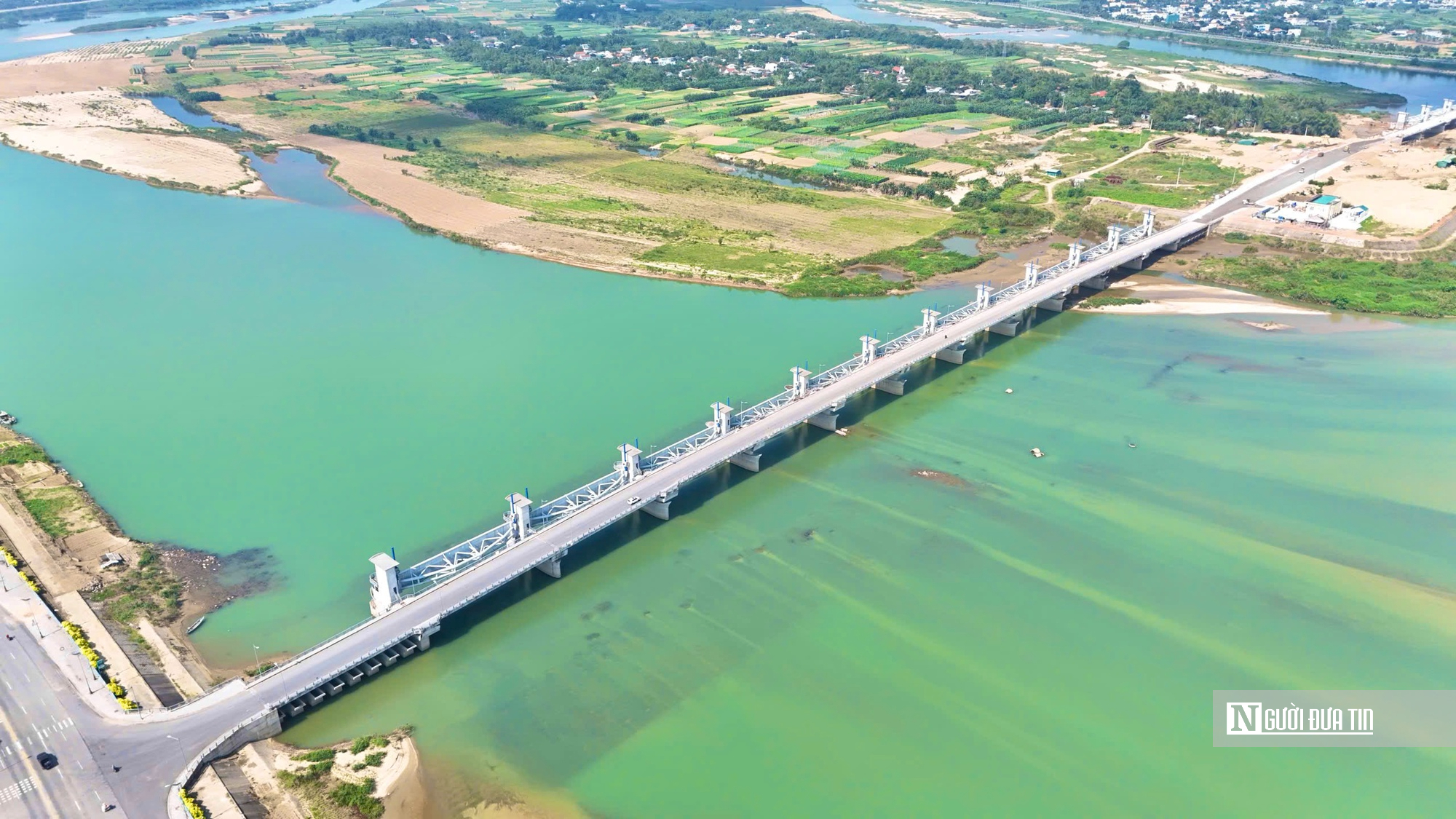 Đập d&acirc;ng s&ocirc;ng Tr&agrave; Kh&uacute;c gần 1.500 tỷ đồng hối hả thi c&ocirc;ng nước r&uacute;t, nỗ lực th&ocirc;ng xe trước Tết 2026- Ảnh 6.