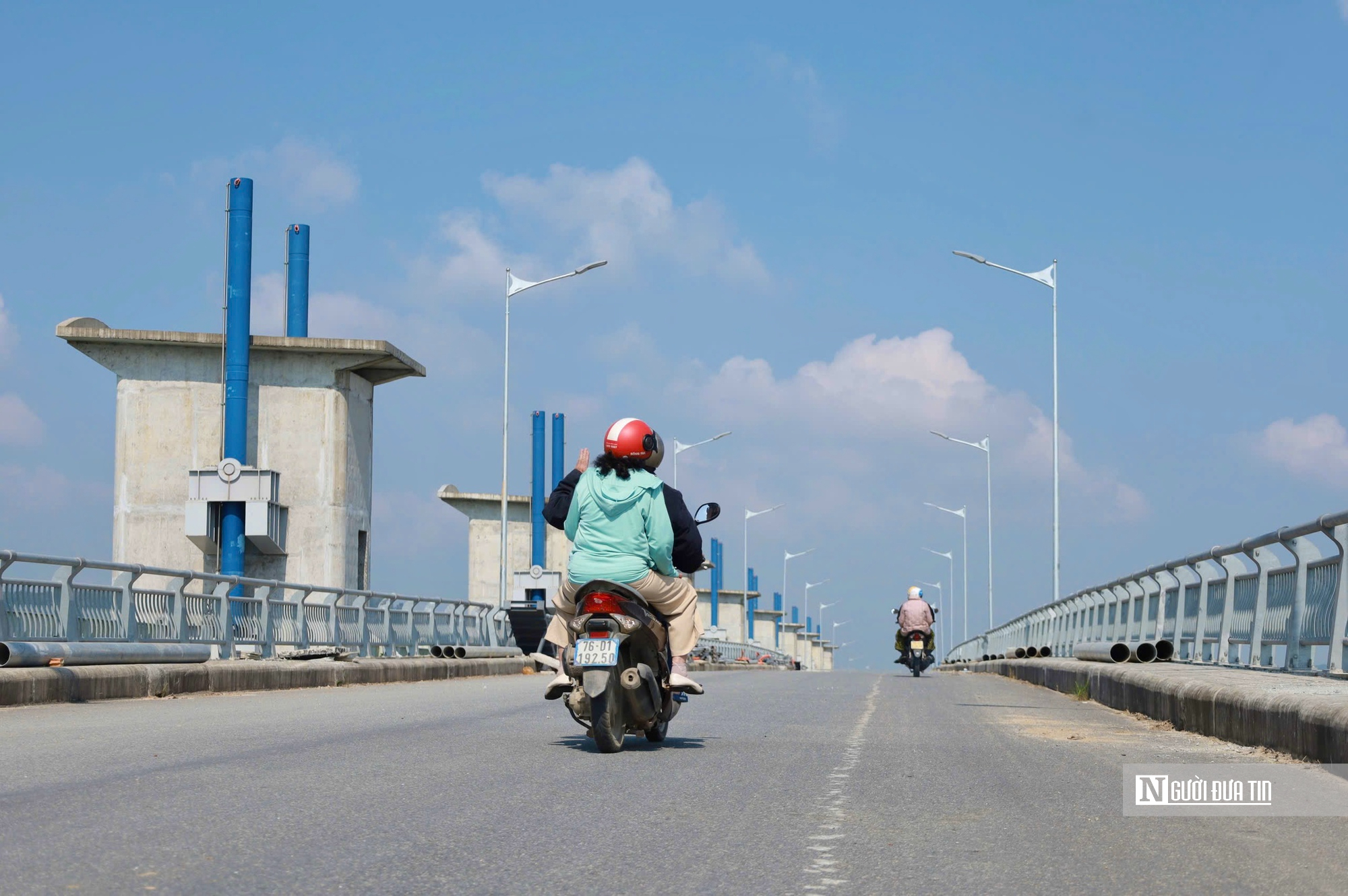 Đập d&acirc;ng s&ocirc;ng Tr&agrave; Kh&uacute;c gần 1.500 tỷ đồng hối hả thi c&ocirc;ng nước r&uacute;t, nỗ lực th&ocirc;ng xe trước Tết 2026- Ảnh 10.