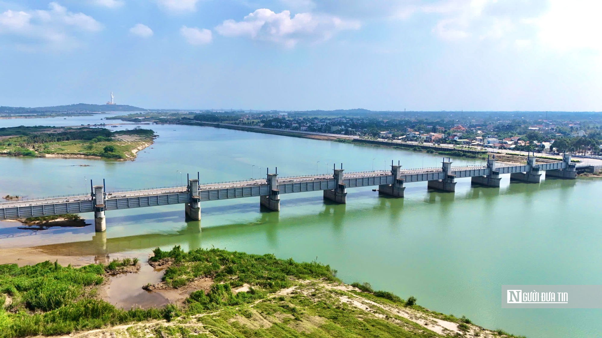 Đập d&acirc;ng s&ocirc;ng Tr&agrave; Kh&uacute;c gần 1.500 tỷ đồng hối hả thi c&ocirc;ng nước r&uacute;t, nỗ lực th&ocirc;ng xe trước Tết 2026- Ảnh 12.