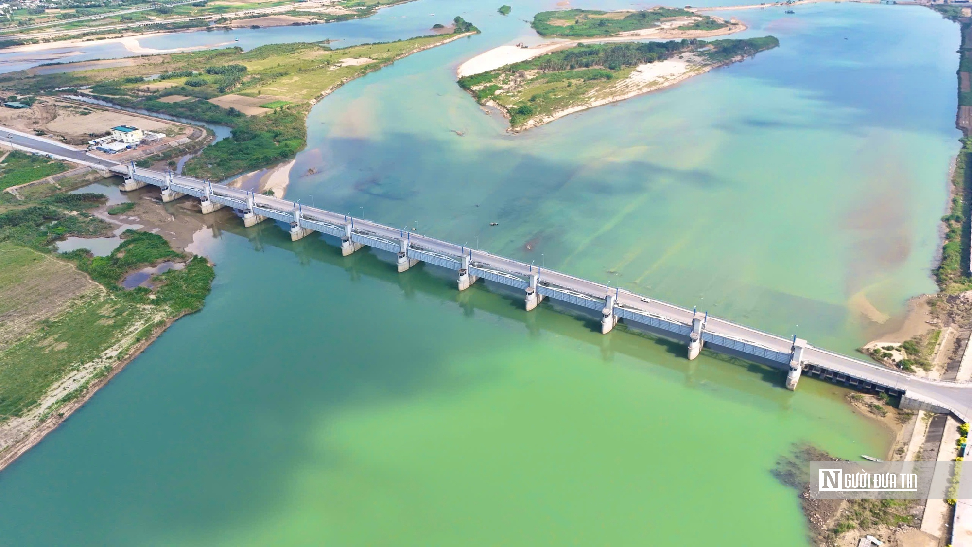 Đập d&acirc;ng s&ocirc;ng Tr&agrave; Kh&uacute;c gần 1.500 tỷ đồng hối hả thi c&ocirc;ng nước r&uacute;t, nỗ lực th&ocirc;ng xe trước Tết 2026- Ảnh 17.