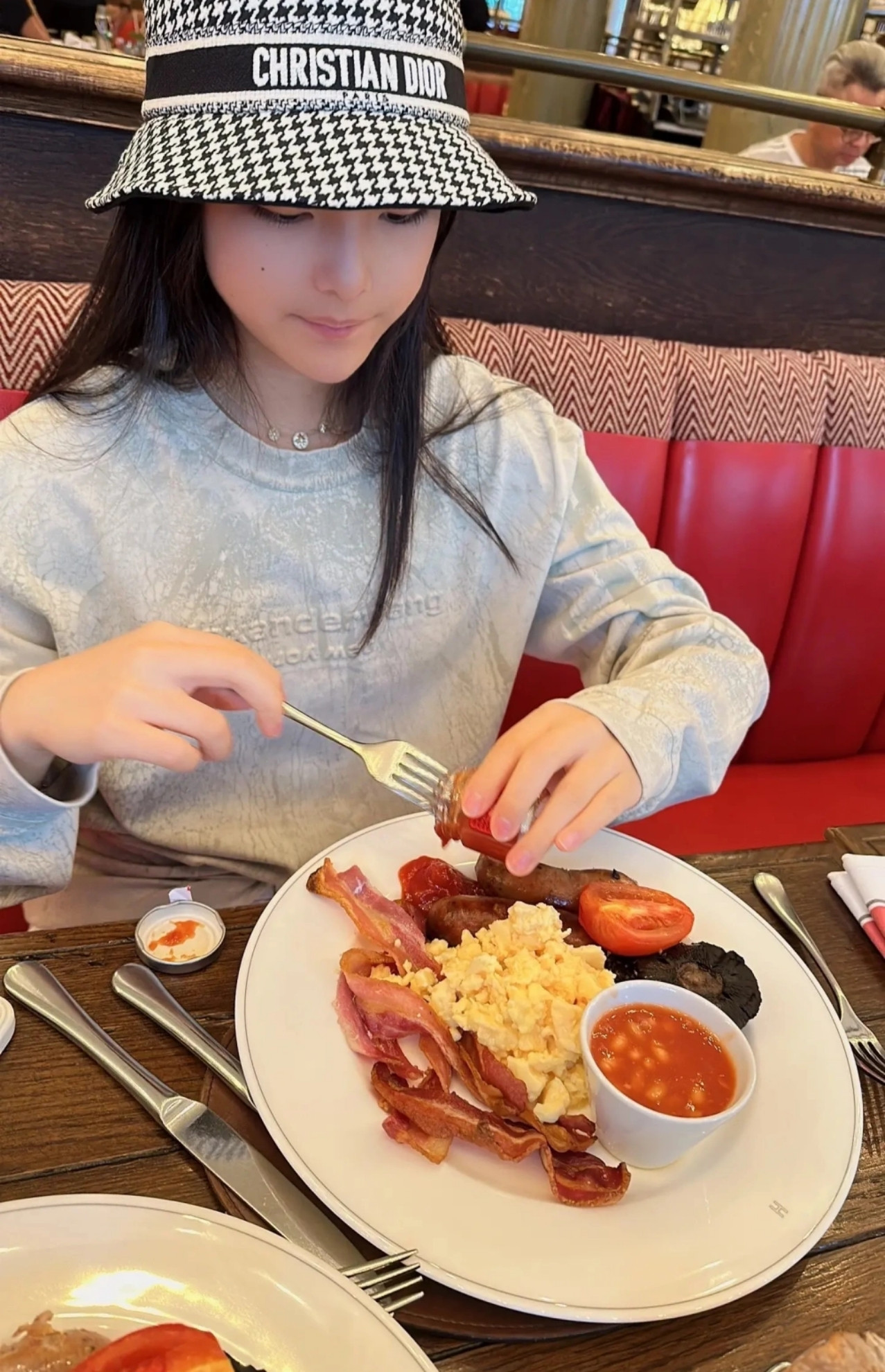 Nữ MC nổi tiếng, khoe khoang độ giàu có và cái kết phải nhận- Ảnh 3.