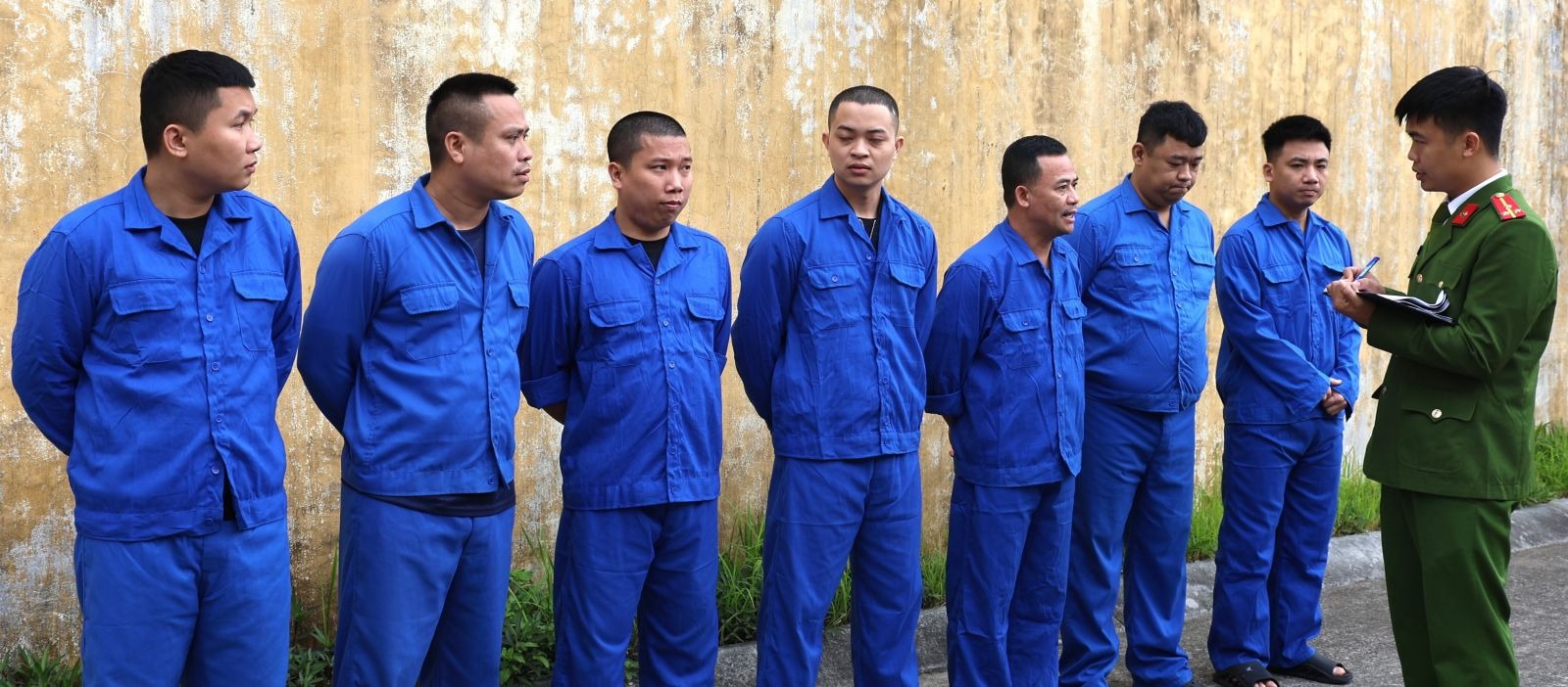 Triệt phá đường dây cá độ bóng đá 1.200 tỷ đồng trên không gian mạng - Ảnh 1.