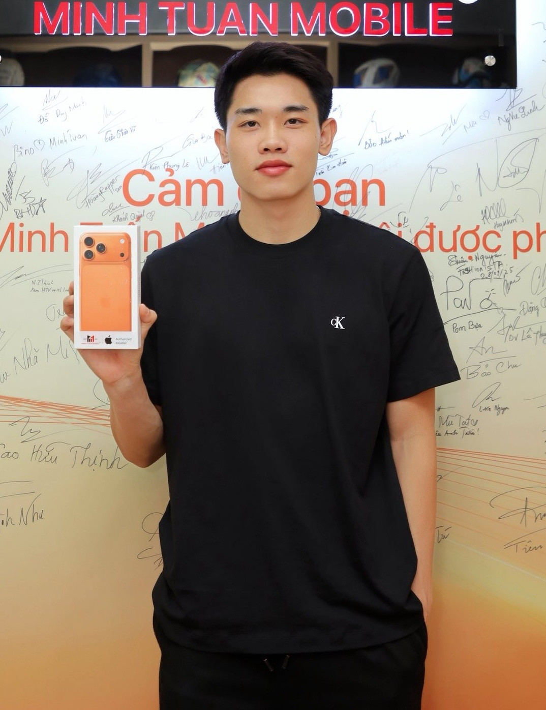 Tiền vệ Nguyễn Đ&igrave;nh Bắc: Cực đơn giản m&agrave; chất giữa đời thường- Ảnh 6.