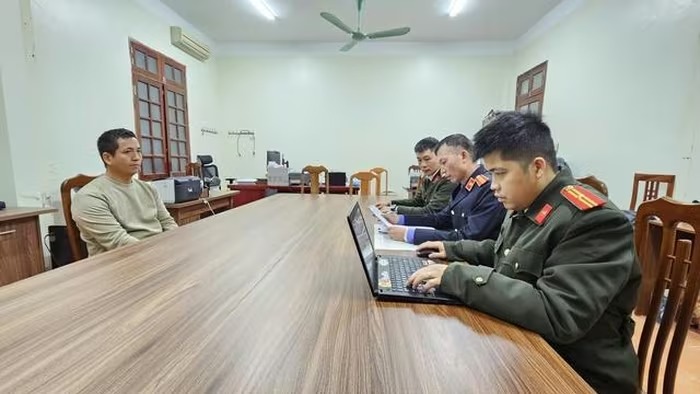 Triệt phá 'tổng kho' bán trái phép vũ khí quân dụng với số lượng lớn - Ảnh 1.