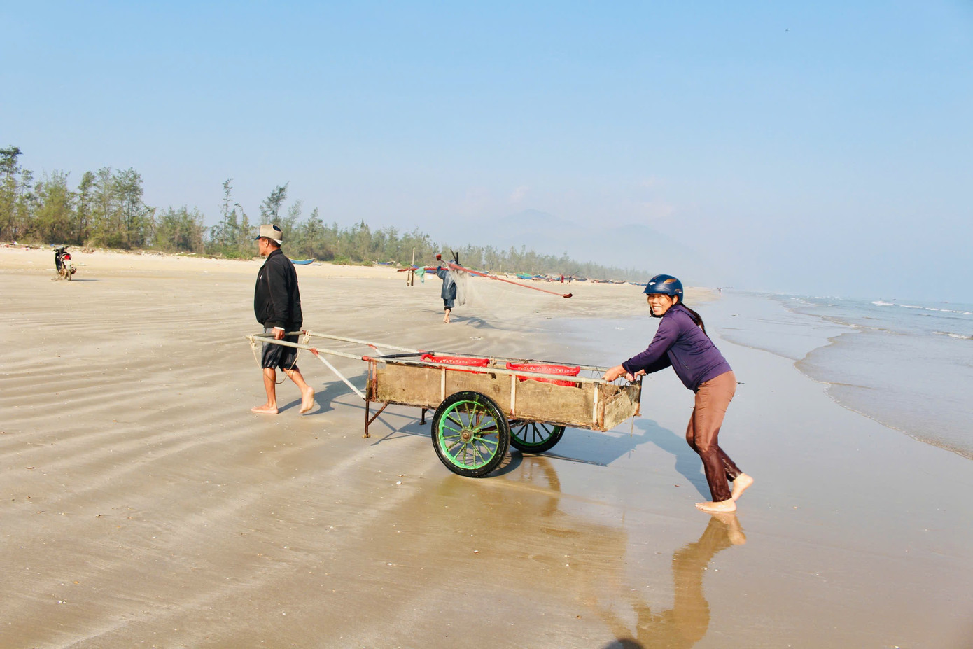 Ngư d&acirc;n H&agrave; Tĩnh tr&uacute;ng đậm &lsquo;lộc biển&rsquo;, thu tiền triệu mỗi ng&agrave;y - Ảnh 3.