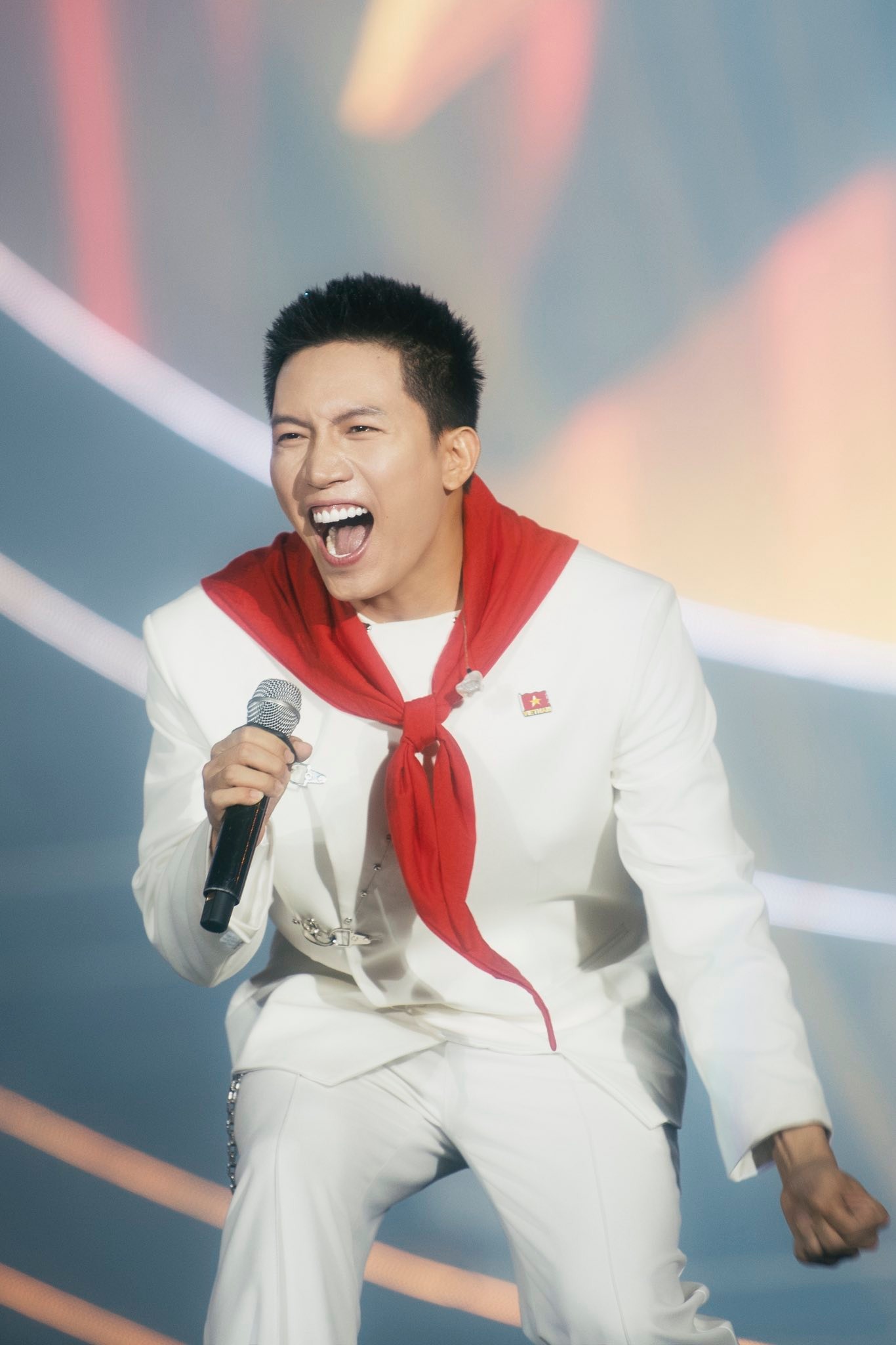 Nam ca sĩ đắt show bậc nhất showbiz và chuyện xúc động đằng sau ca khúc "Thưa Đảng" - Ảnh 4.