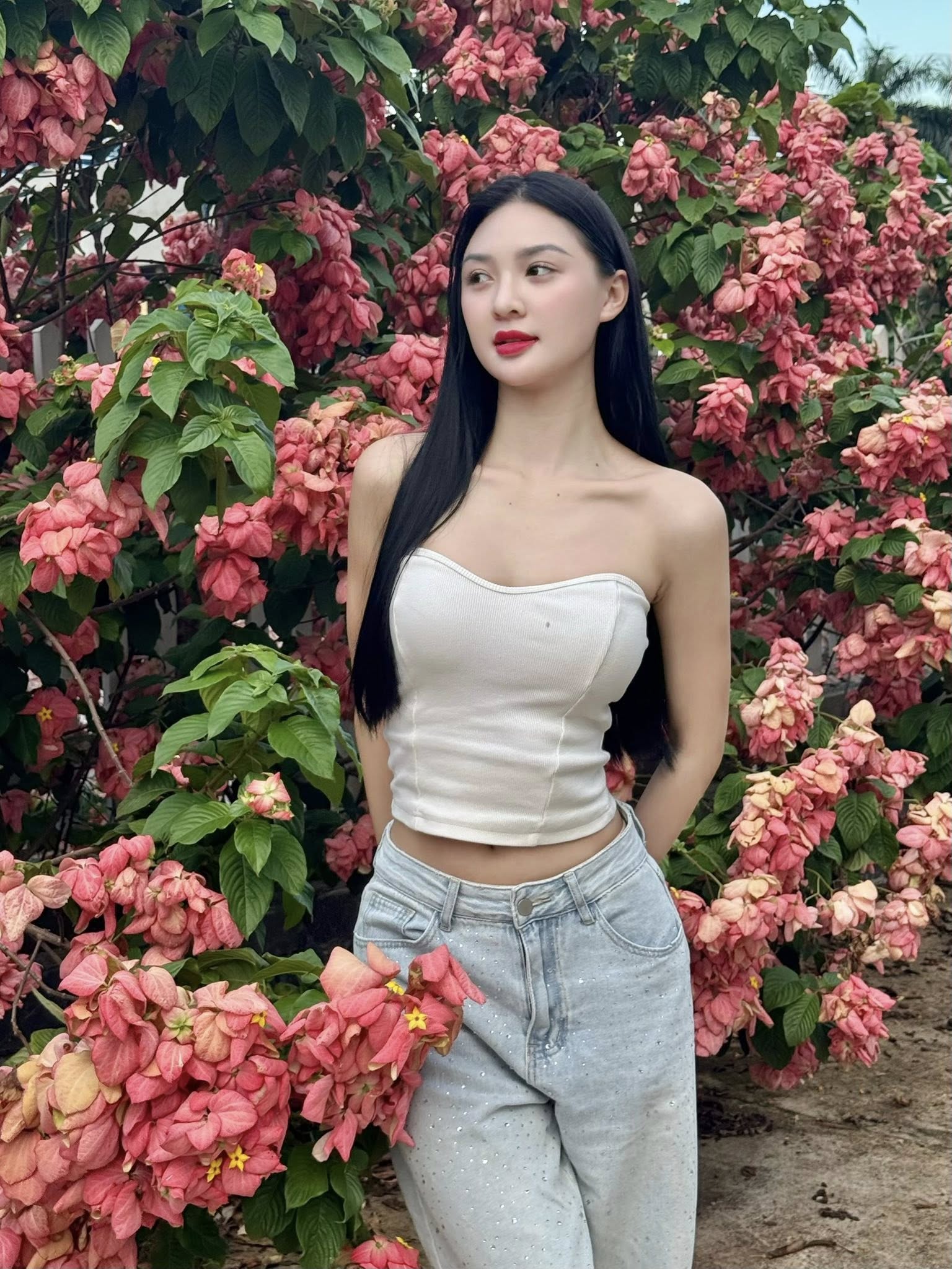 Nhan sắc vạn người mê của người đẹp quê Đắk Lắk đang được "đẩy thuyền" với cầu thủ Đình Bắc - Ảnh 11.