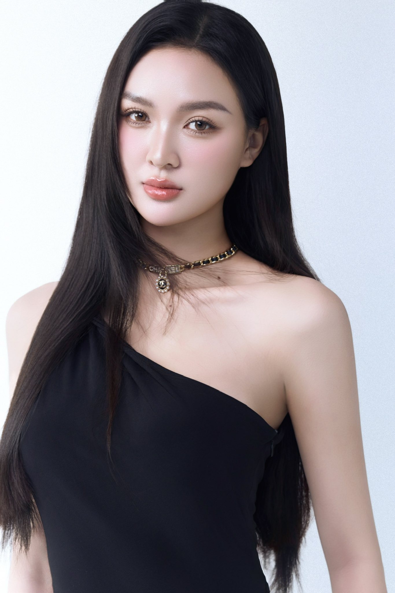 Nhan sắc vạn người mê của người đẹp quê Đắk Lắk đang được "đẩy thuyền" với cầu thủ Đình Bắc - Ảnh 3.